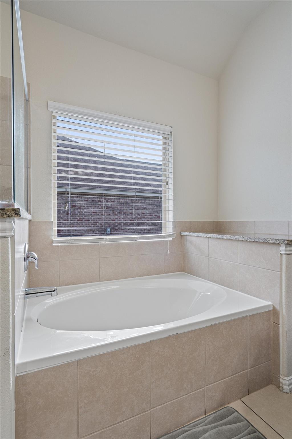 Image 26 of 40 For 804 Farm House Dr