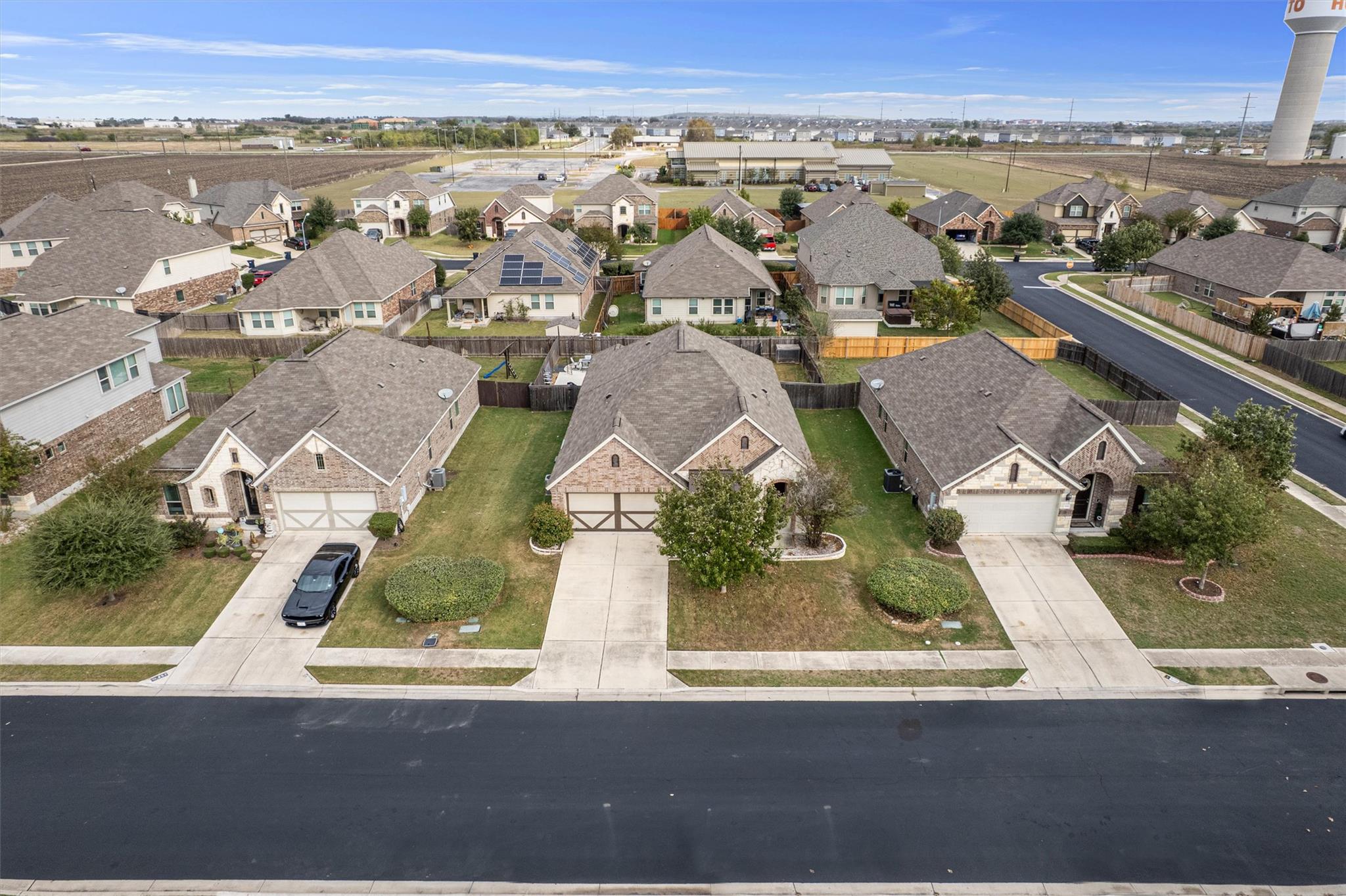 Image 4 of 40 For 804 Farm House Dr