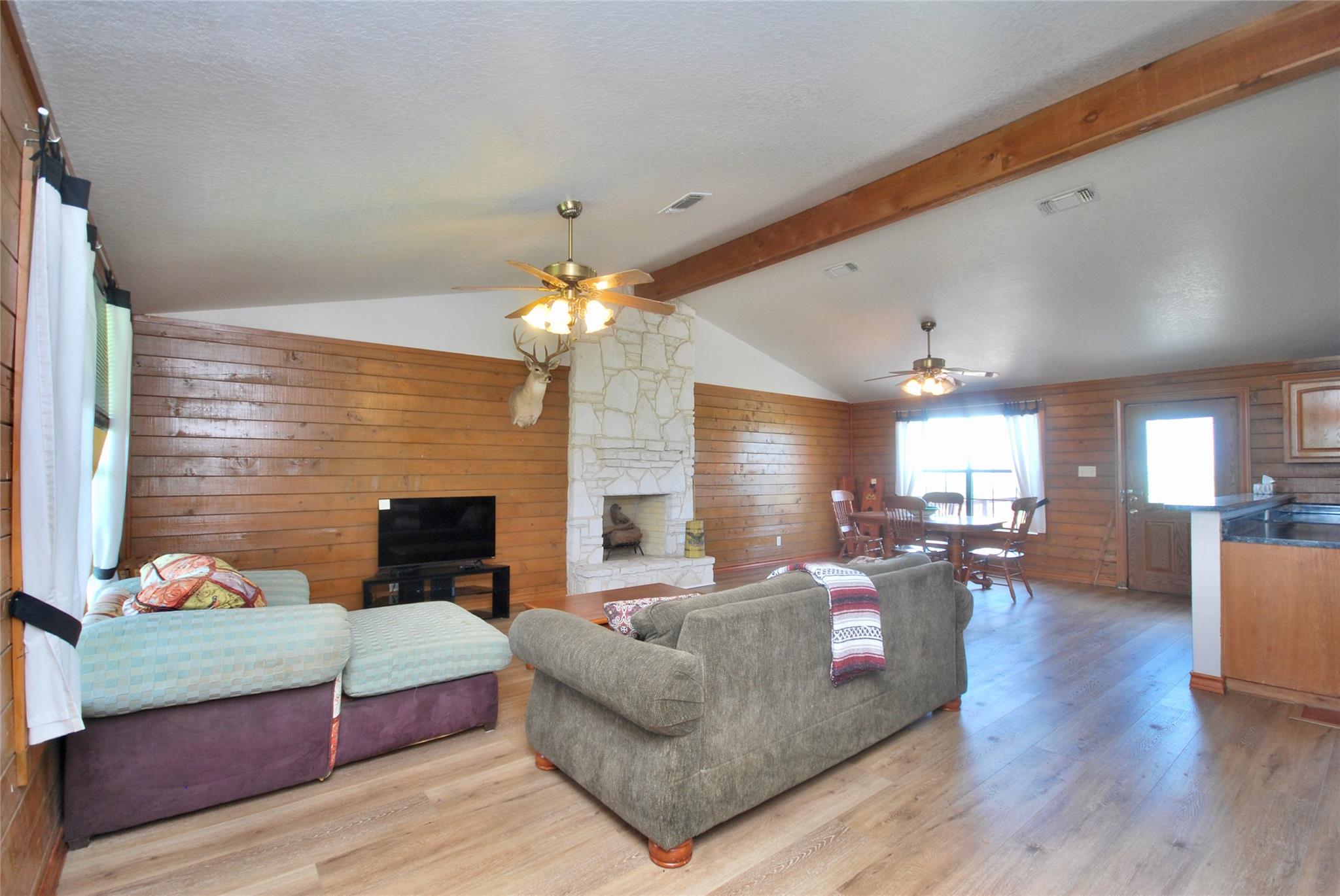 Image 8 of 39 For 2725 Old Lehmann Rd