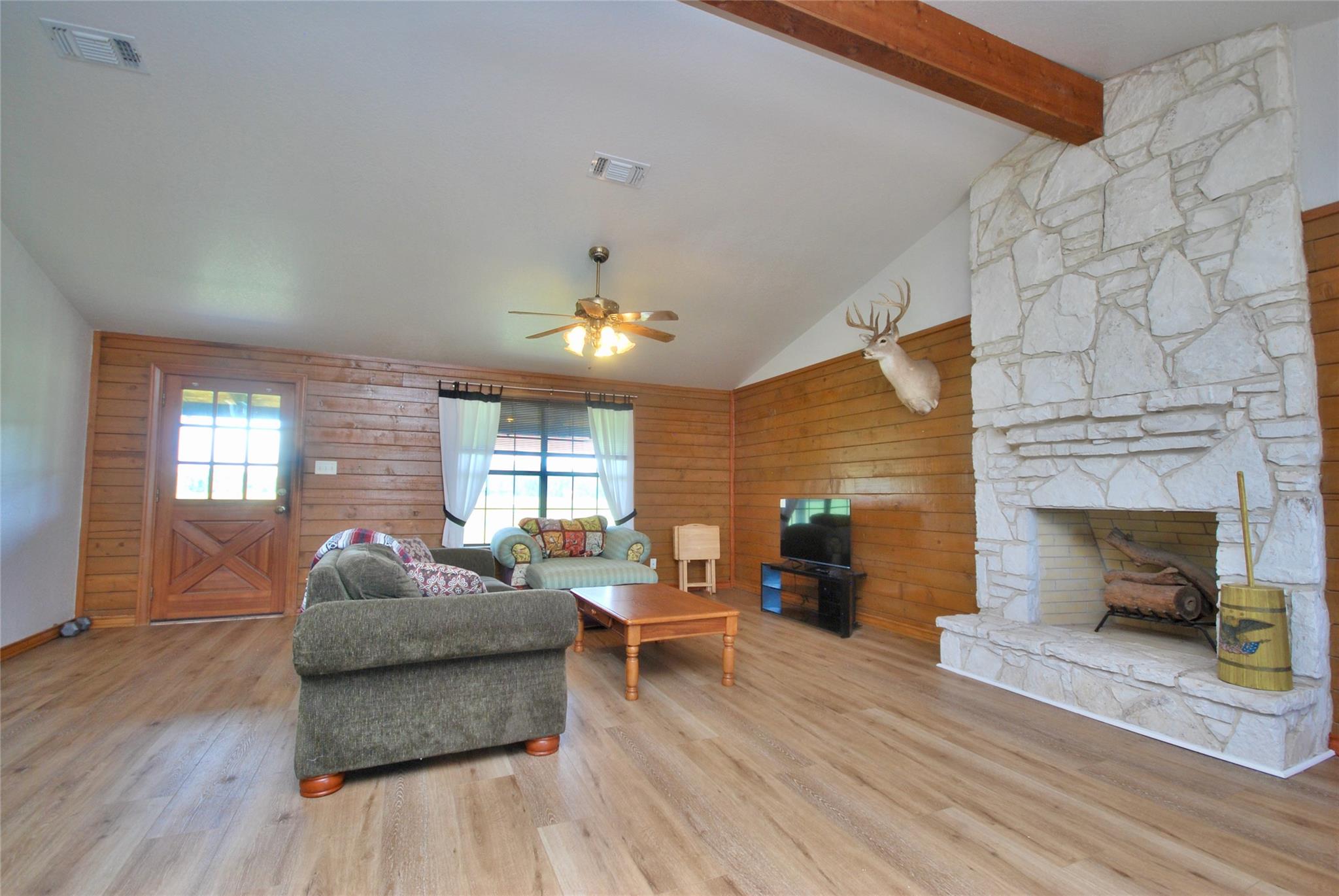 Image 9 of 39 For 2725 Old Lehmann Rd