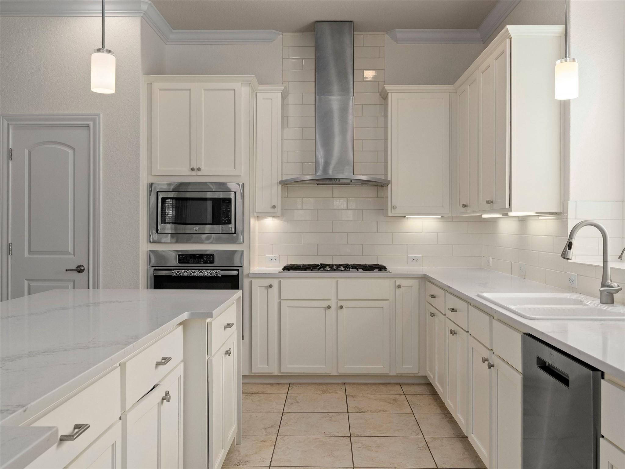 Image 13 of 40 For 18003 Resort Vw