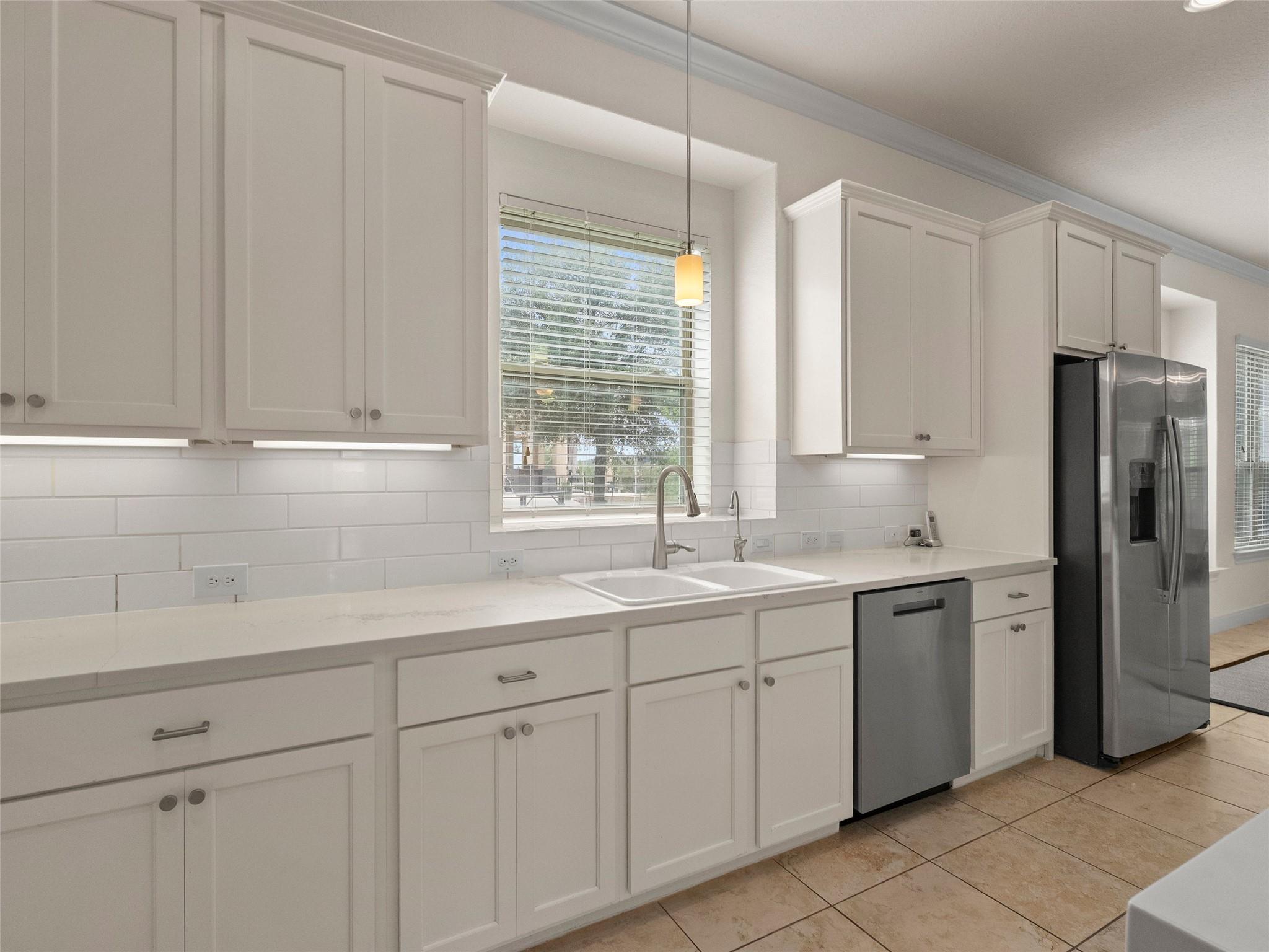 Image 14 of 40 For 18003 Resort Vw