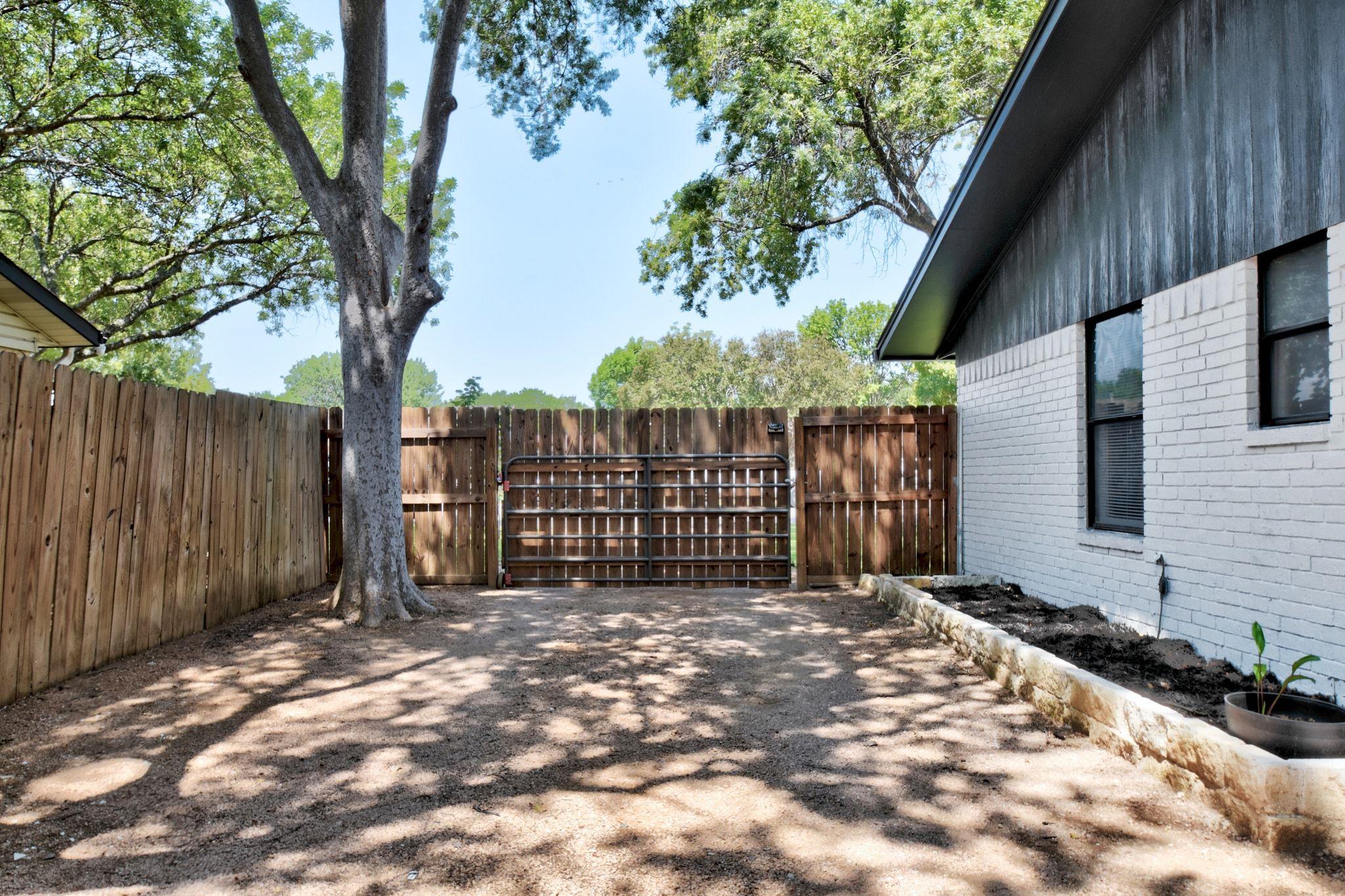 Image 27 of 34 For 1107 Gardenia Dr