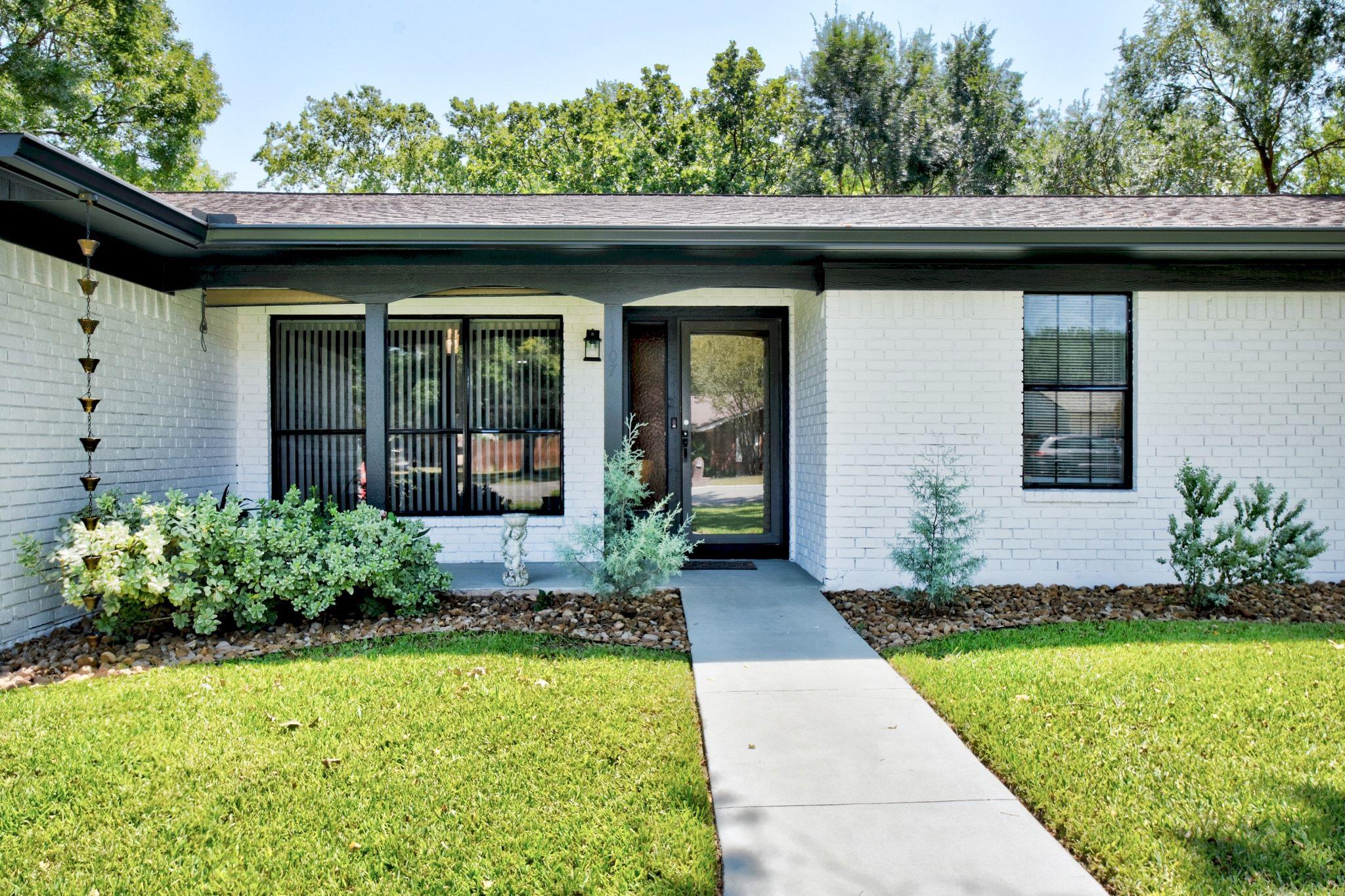 Image 3 of 34 For 1107 Gardenia Dr