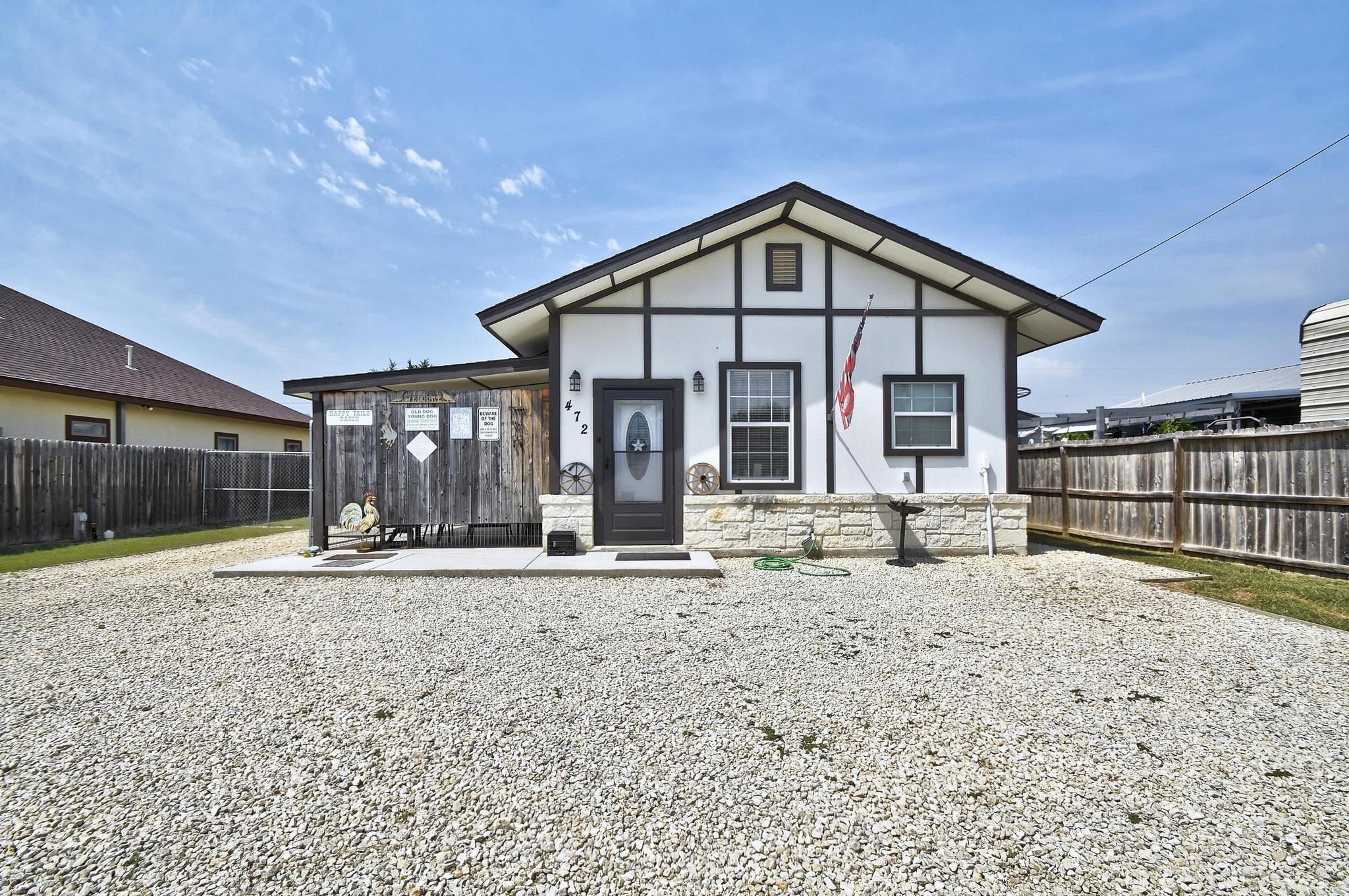Details for 472 Mountain View Dr Dr, Bandera, TX 78003
