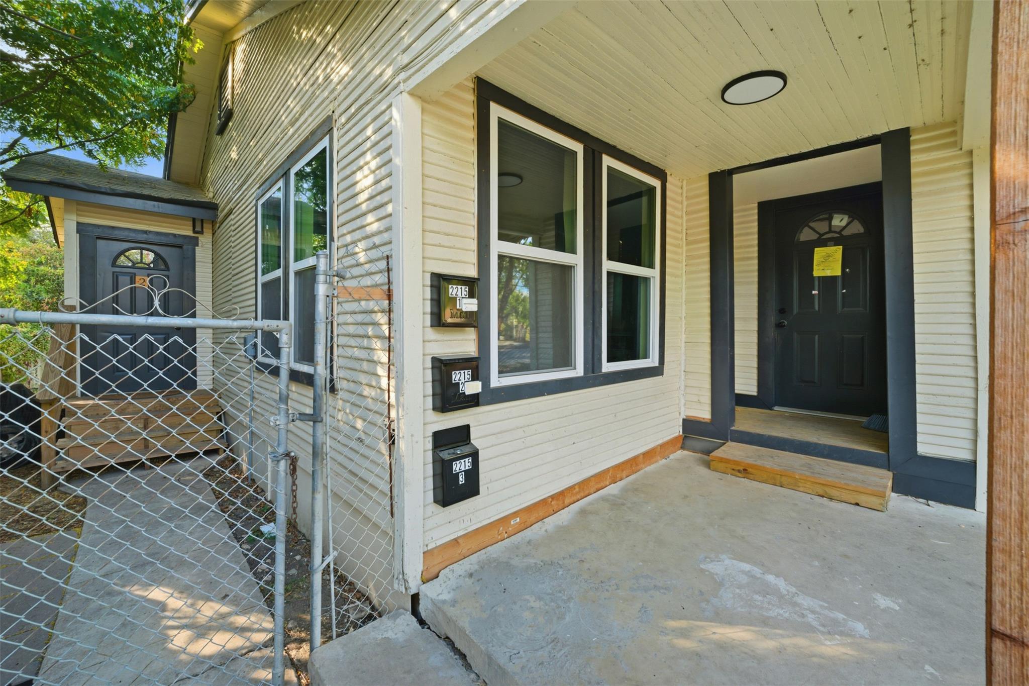 Image 8 of 10 For 2215 2215 N Elmendorf Street #1, Sa St C