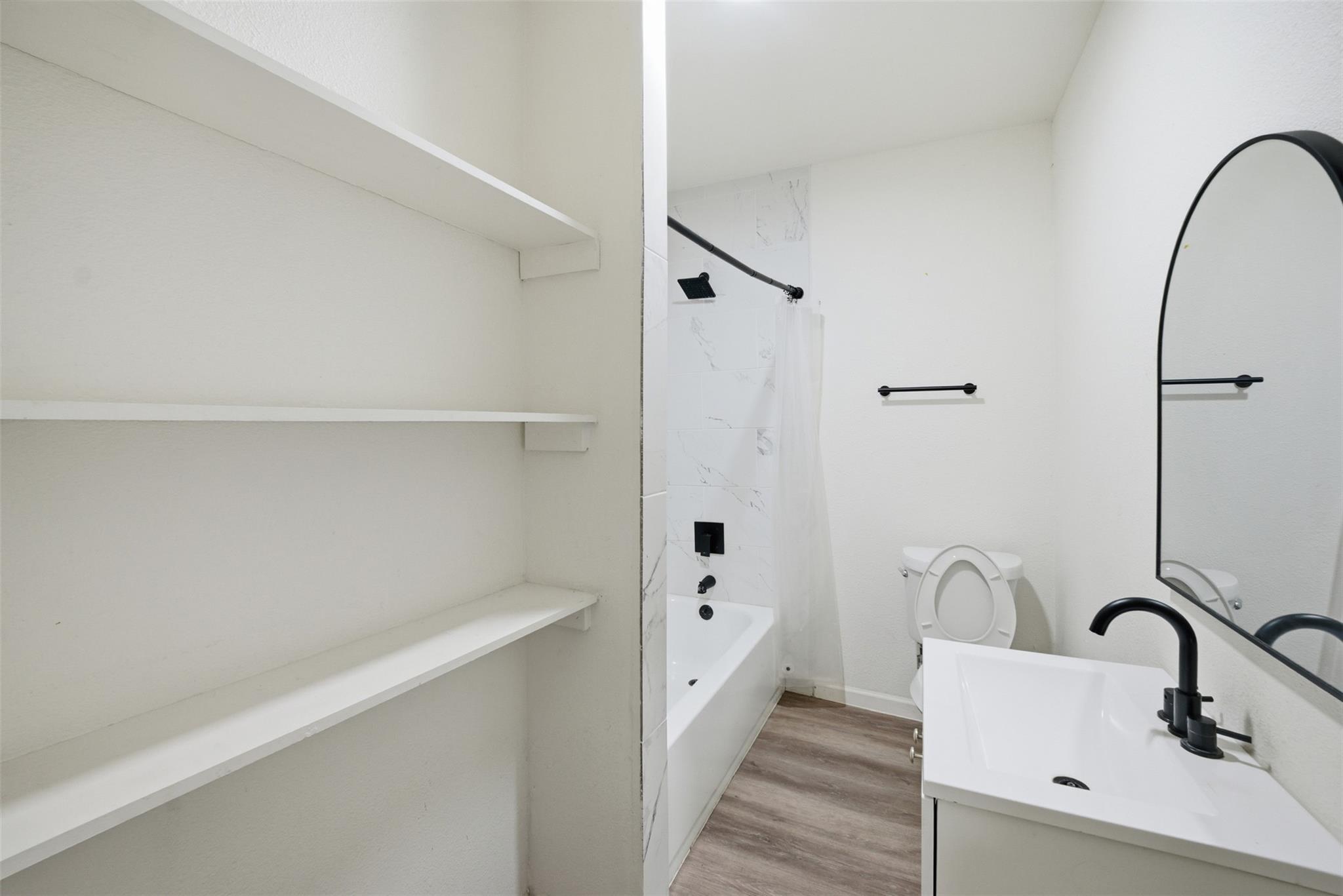 Image 9 of 10 For 2215 2215 N Elmendorf Street #1, Sa St C