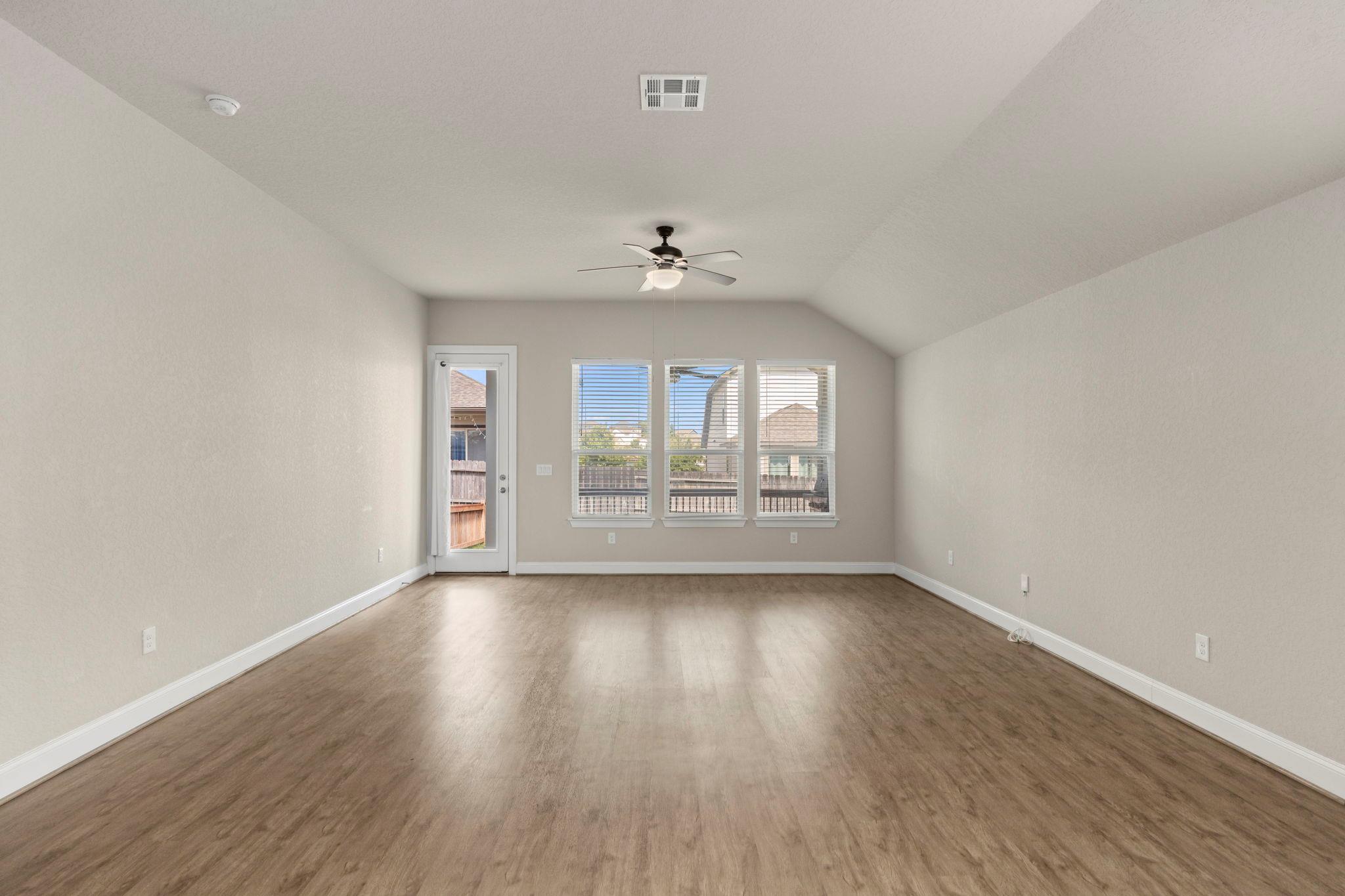 Image 5 of 33 For 6533 Crockett Cv