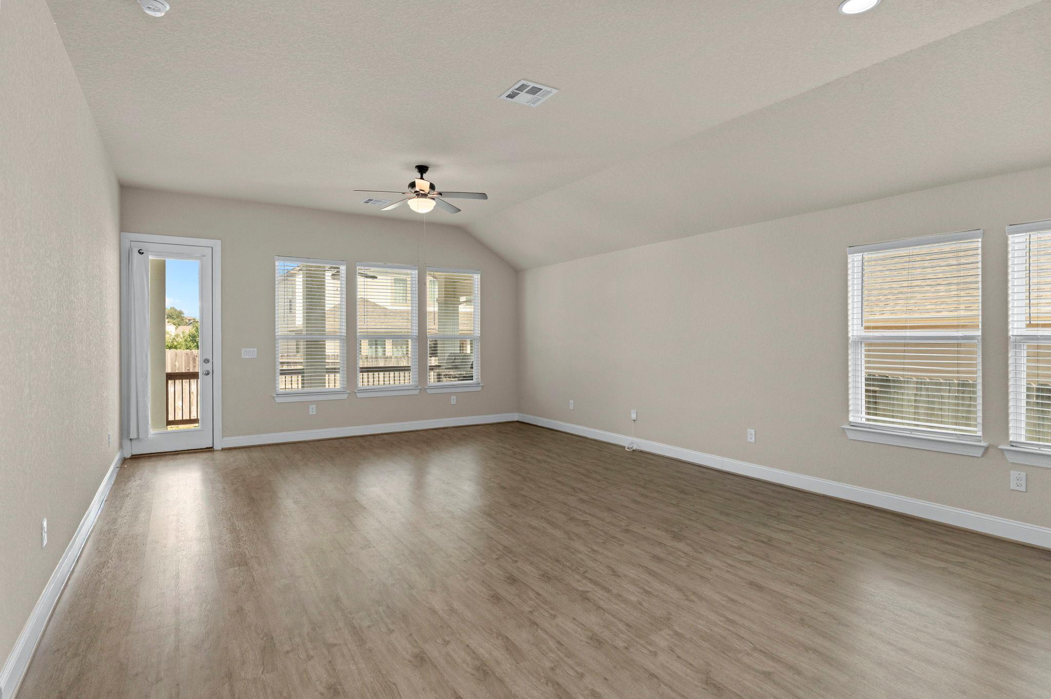 Image 6 of 33 For 6533 Crockett Cv