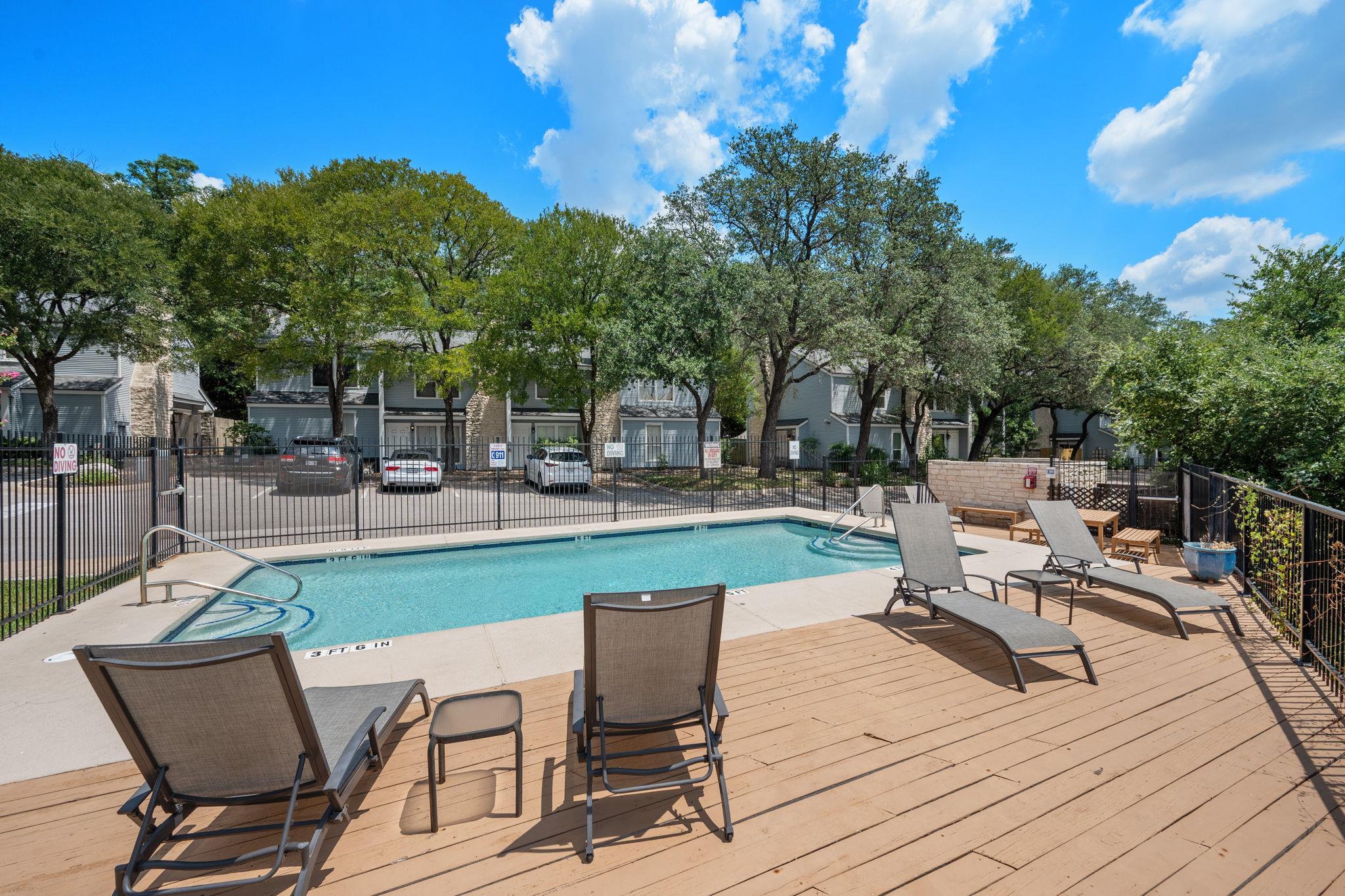 Image 29 of 33 For 6727 Old Quarry Ln