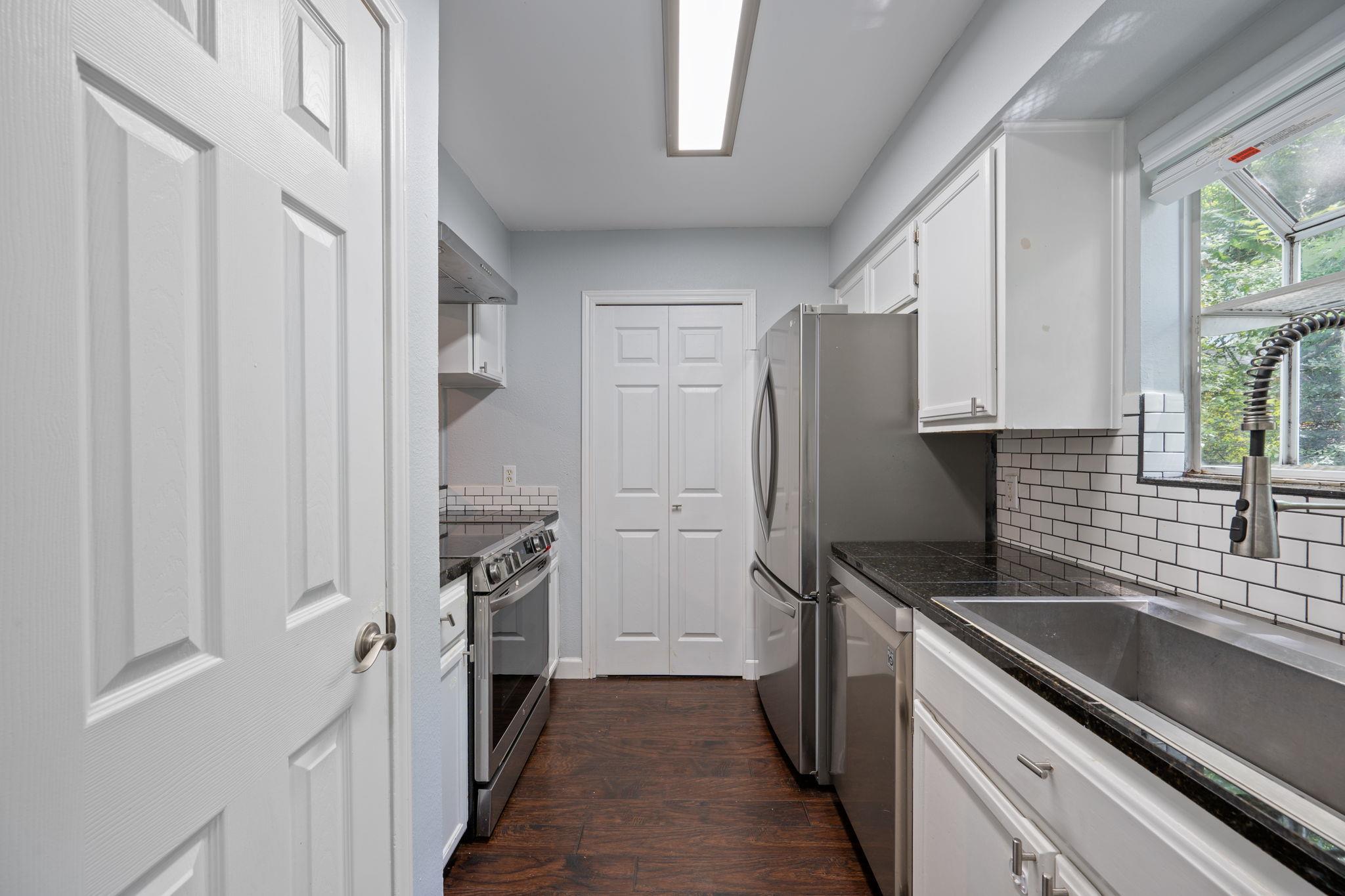 Image 6 of 33 For 6727 Old Quarry Ln