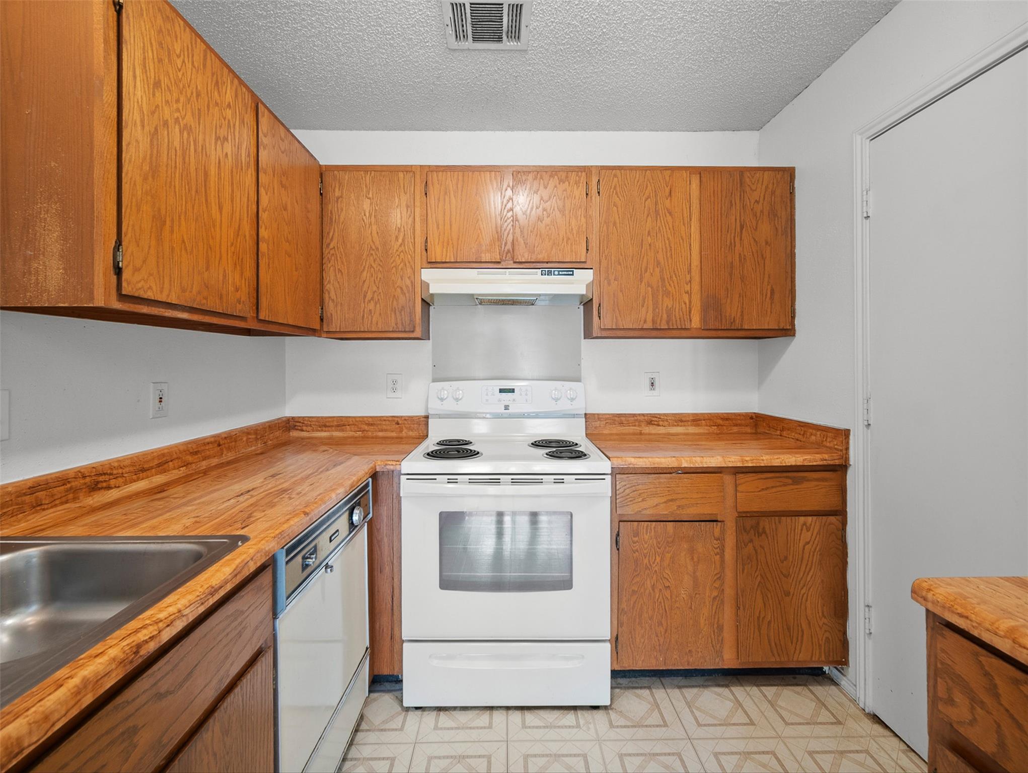 Image 7 of 24 For 3600 Stoney Meadow St