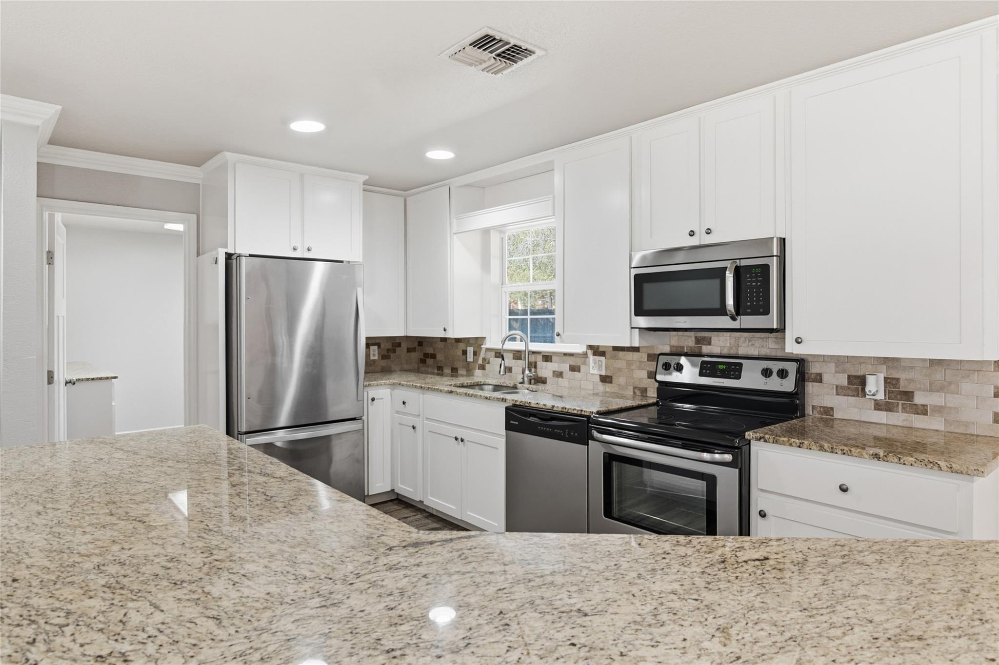 Image 13 of 37 For 163 Lakeside Dr