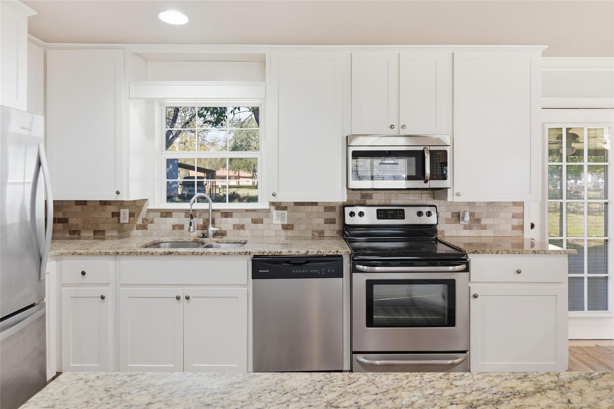 Image 14 of 37 For 163 Lakeside Dr