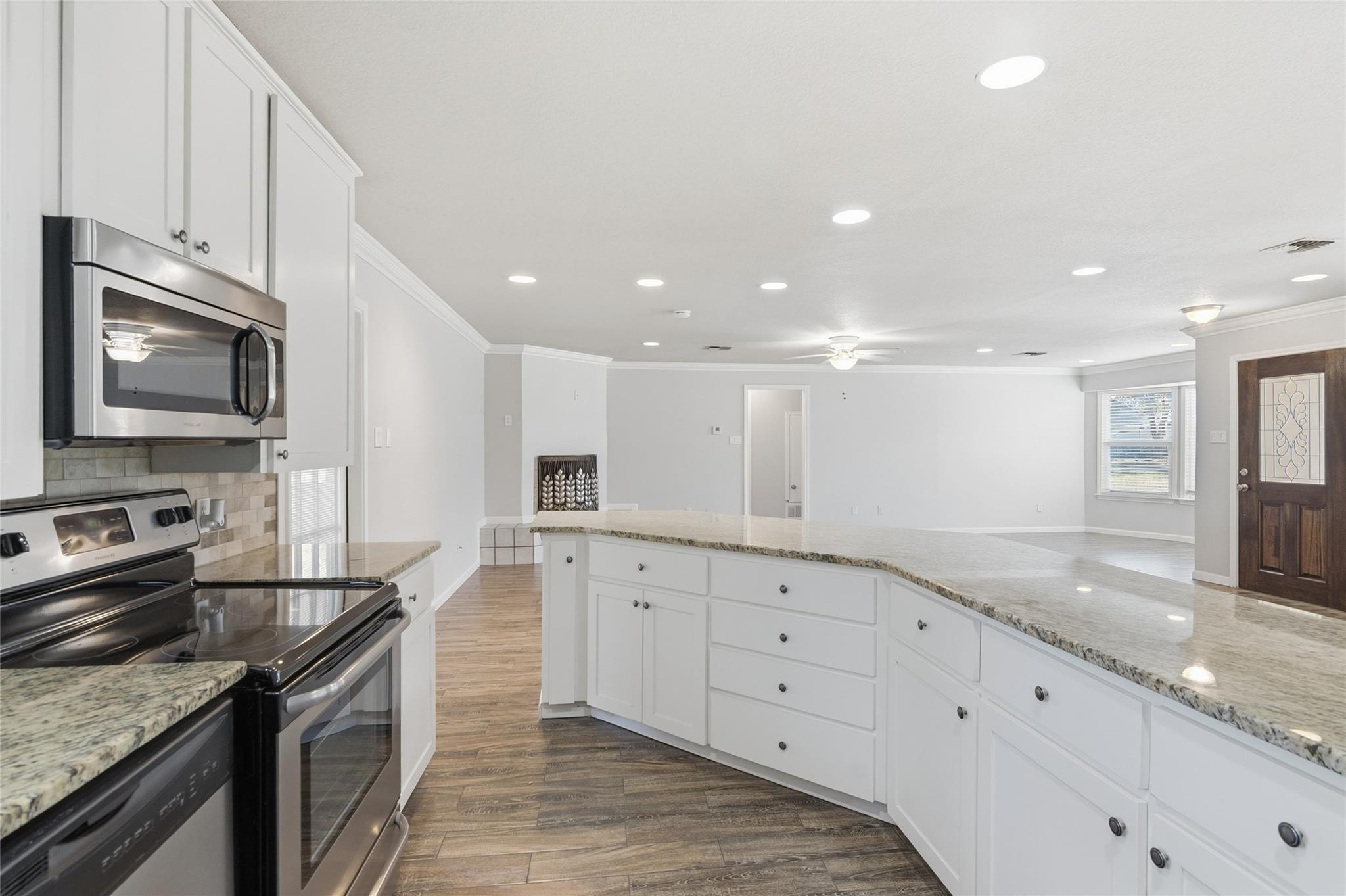 Image 17 of 37 For 163 Lakeside Dr