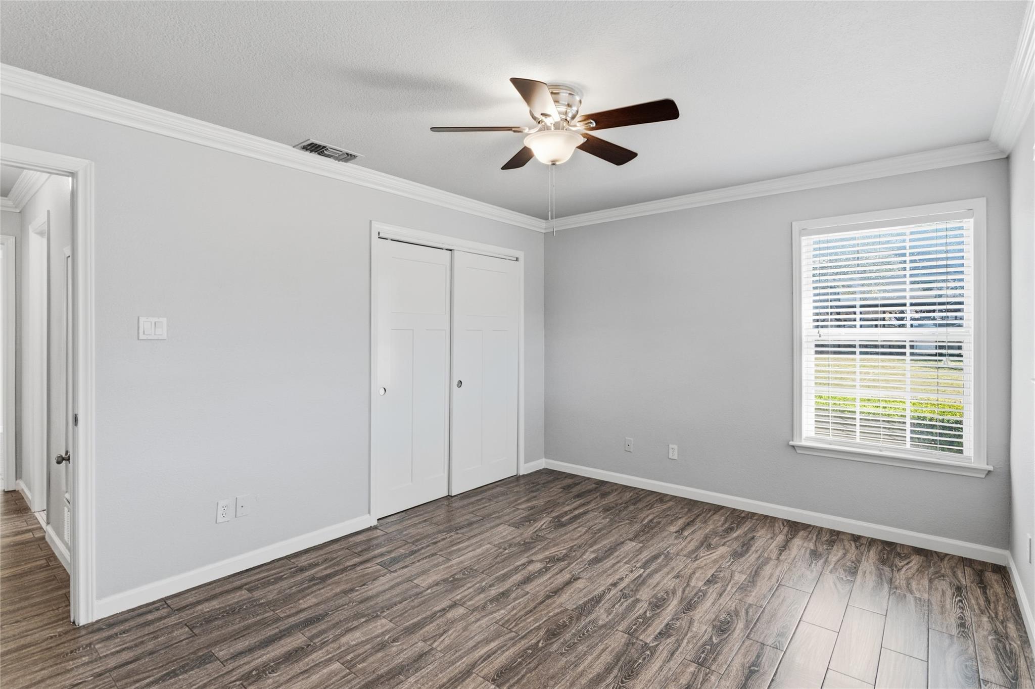 Image 20 of 37 For 163 Lakeside Dr