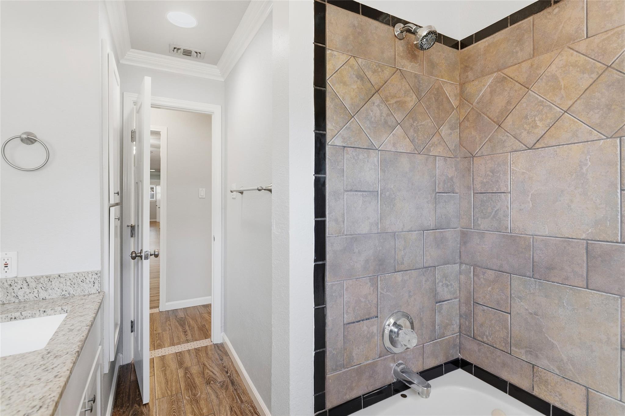 Image 24 of 37 For 163 Lakeside Dr