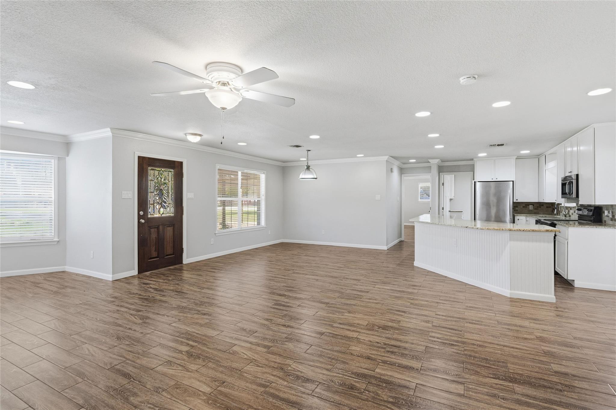 Image 4 of 37 For 163 Lakeside Dr