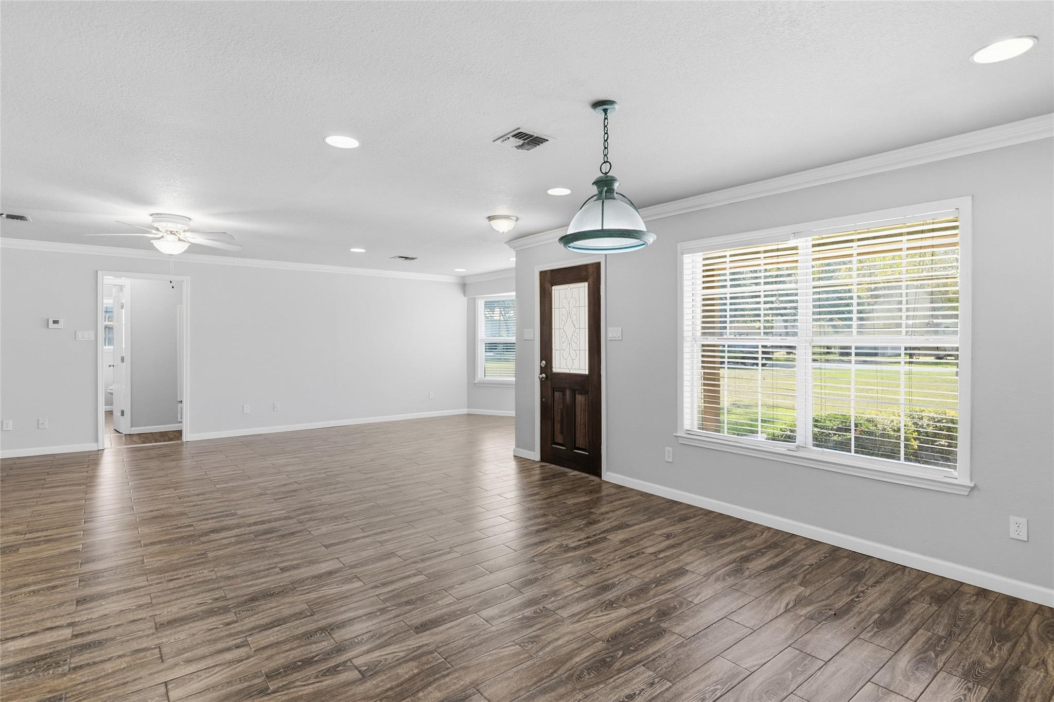 Image 5 of 37 For 163 Lakeside Dr