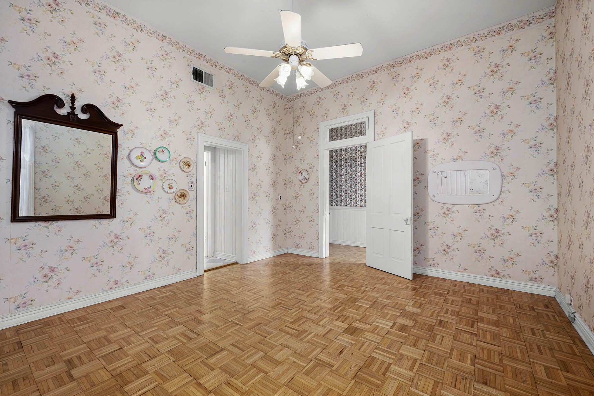 Image 10 of 40 For 633 Castell Ave