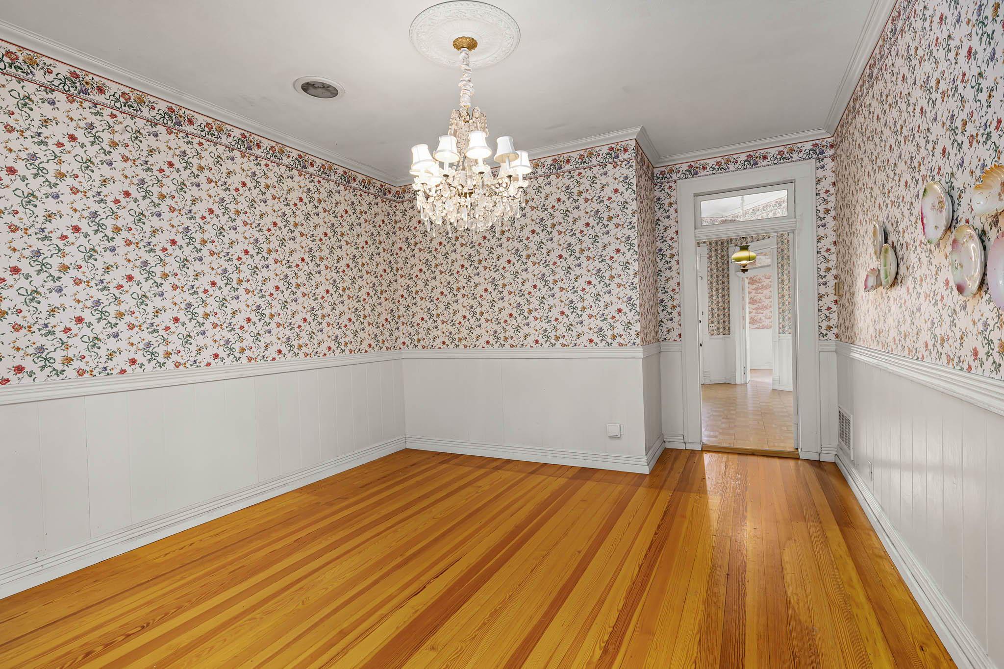 Image 21 of 40 For 633 Castell Ave