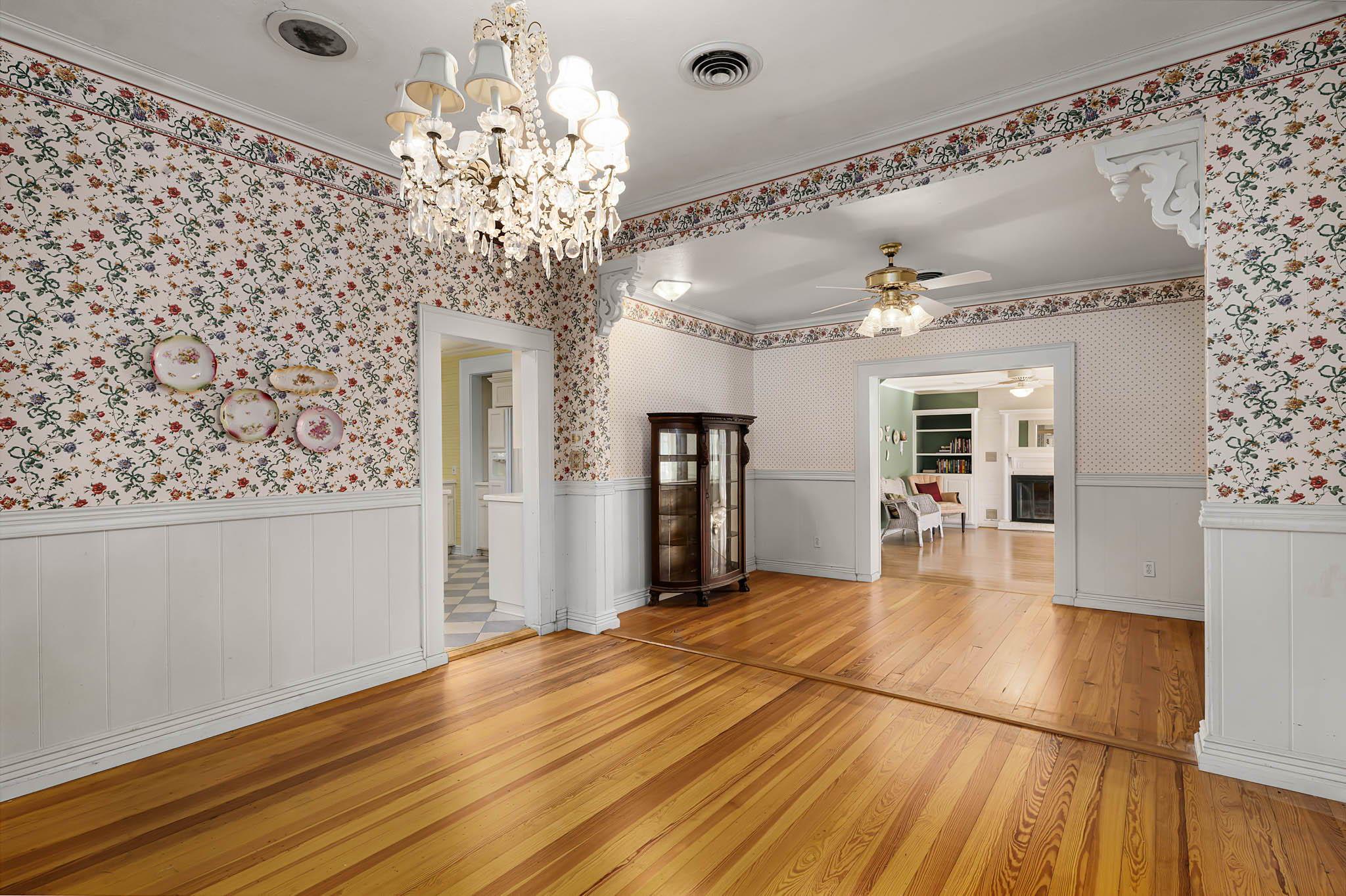 Image 22 of 40 For 633 Castell Ave