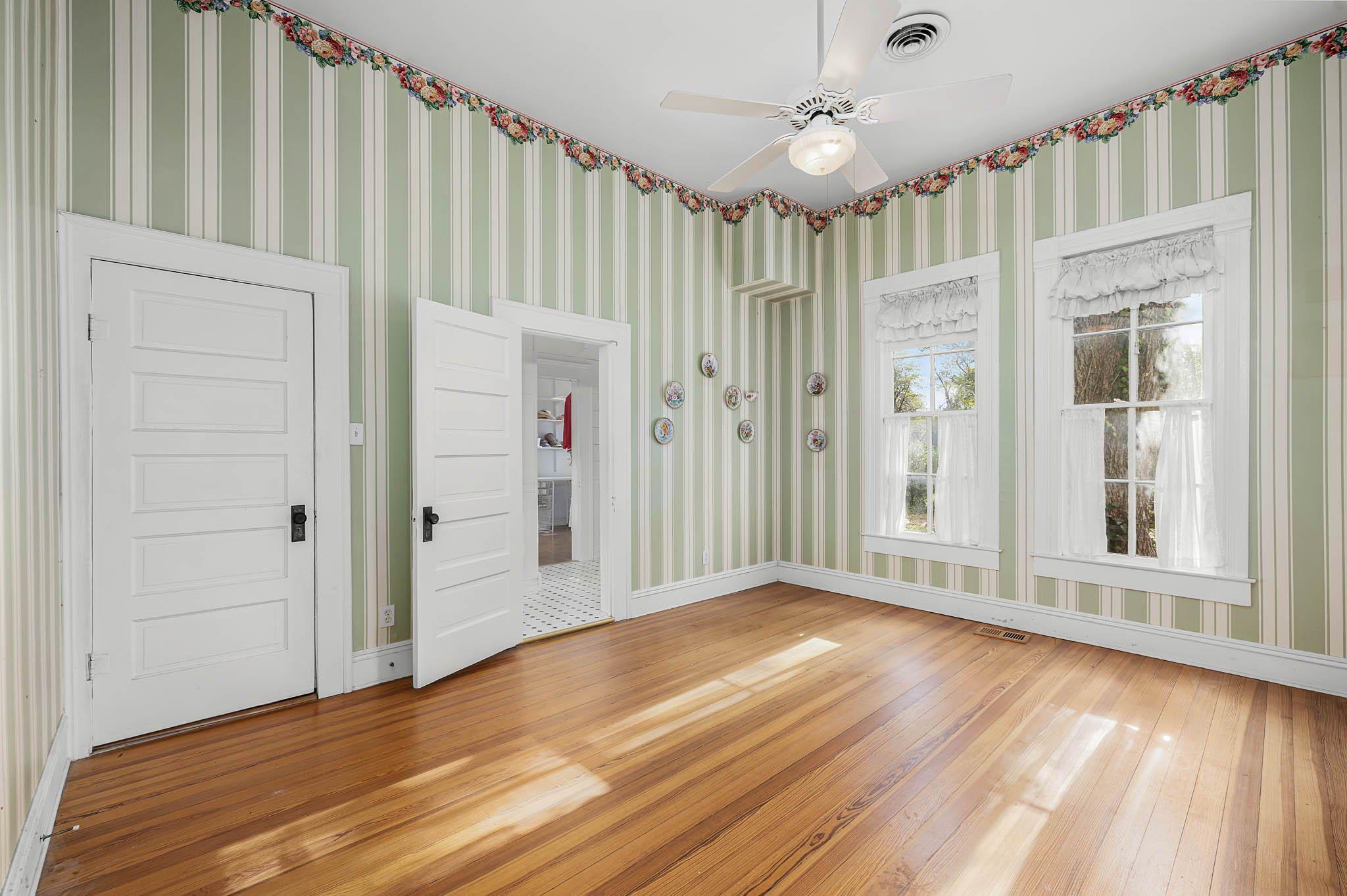 Image 5 of 40 For 633 Castell Ave