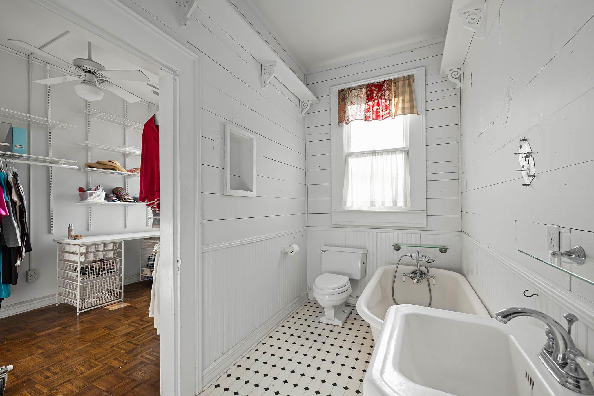 Image 7 of 40 For 633 Castell Ave