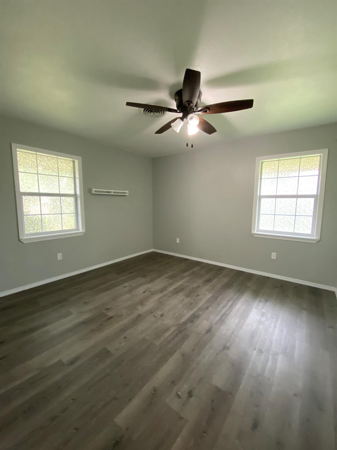 Image 21 of 34 For 133 Country Acres Dr