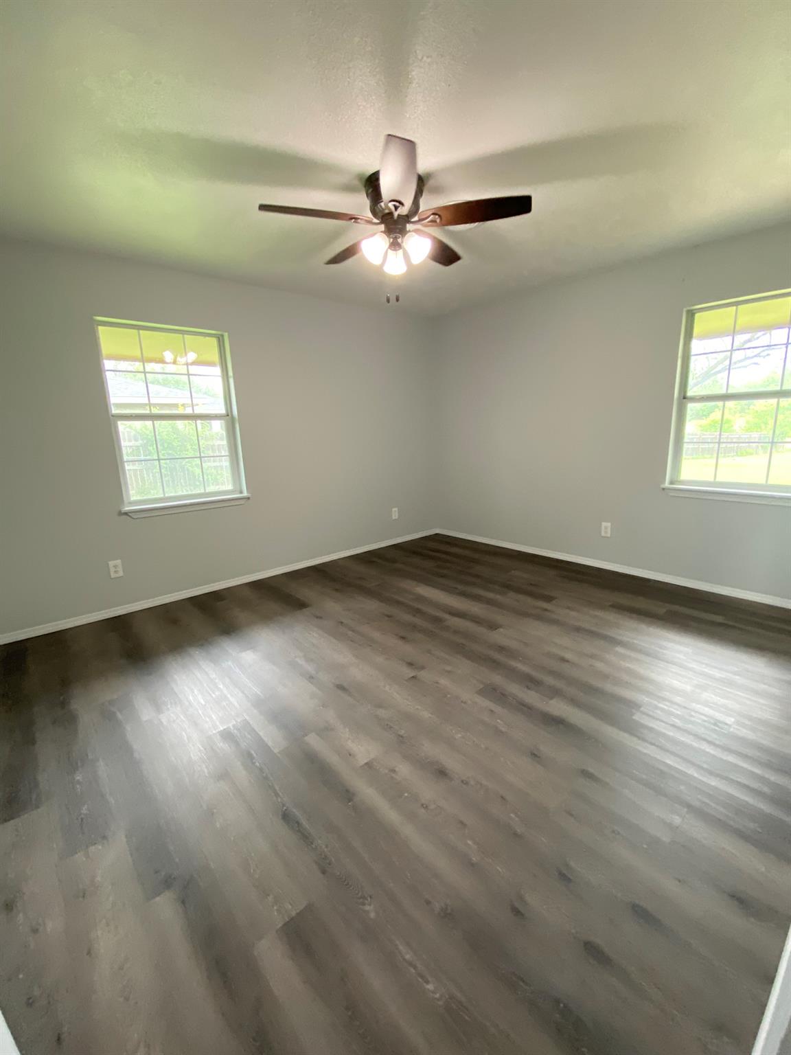 Image 22 of 34 For 133 Country Acres Dr