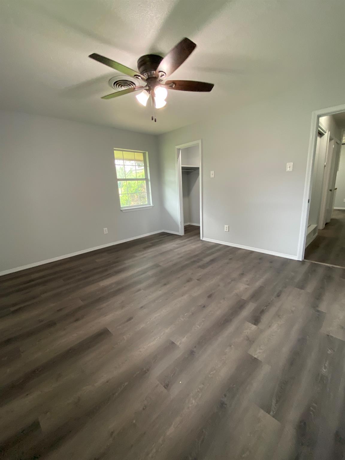 Image 23 of 34 For 133 Country Acres Dr