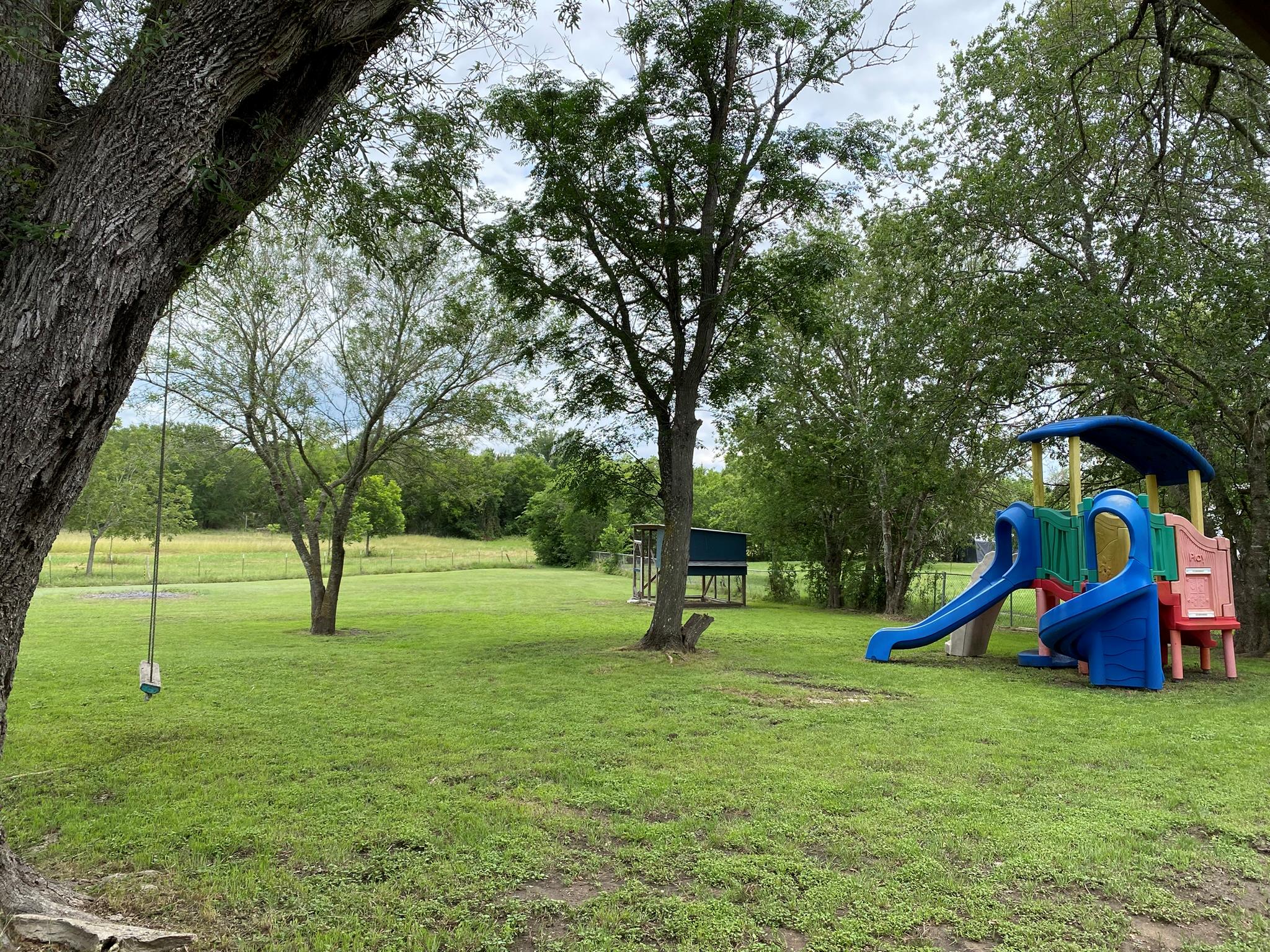 Image 4 of 34 For 133 Country Acres Dr