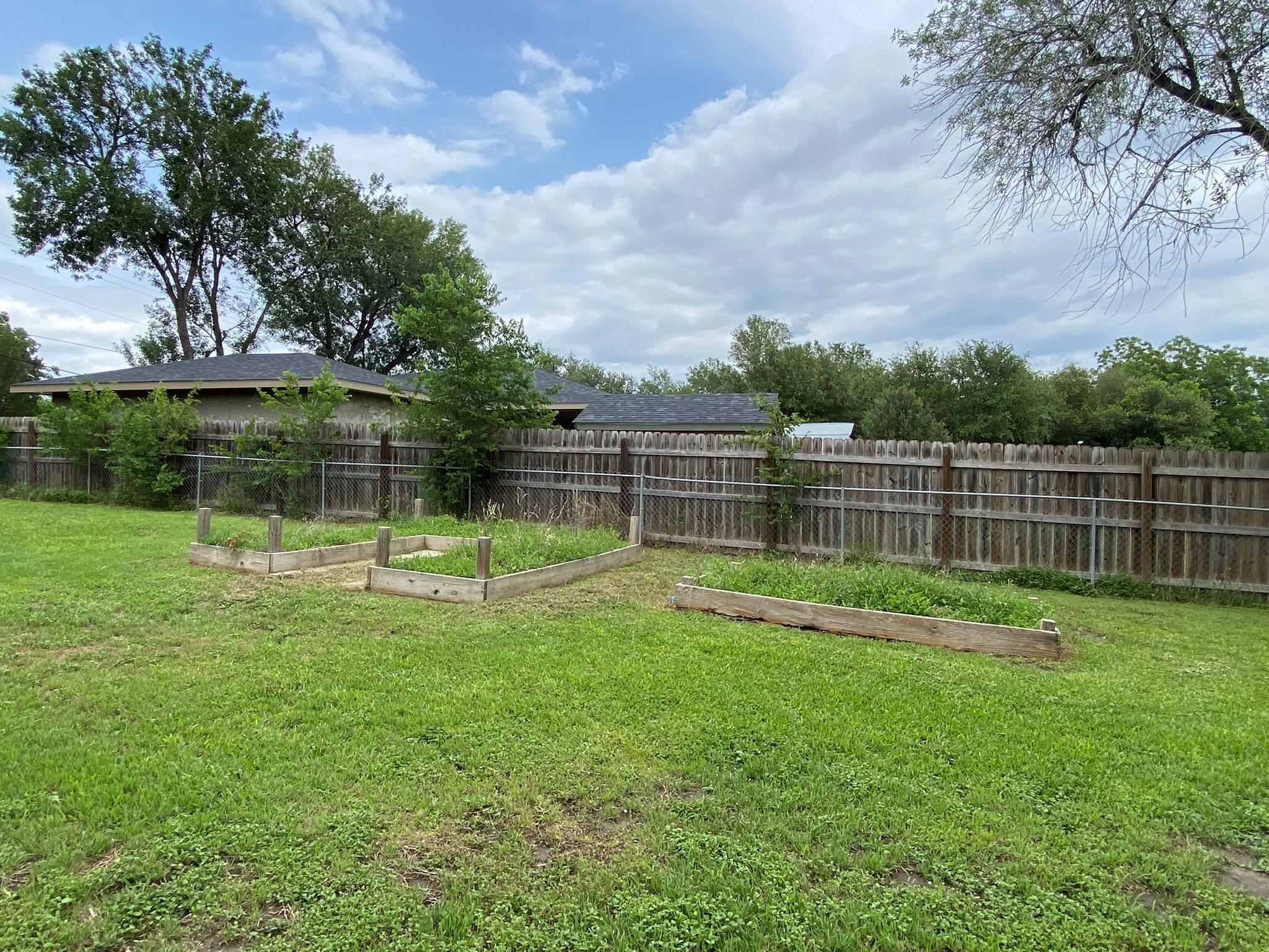 Image 8 of 34 For 133 Country Acres Dr