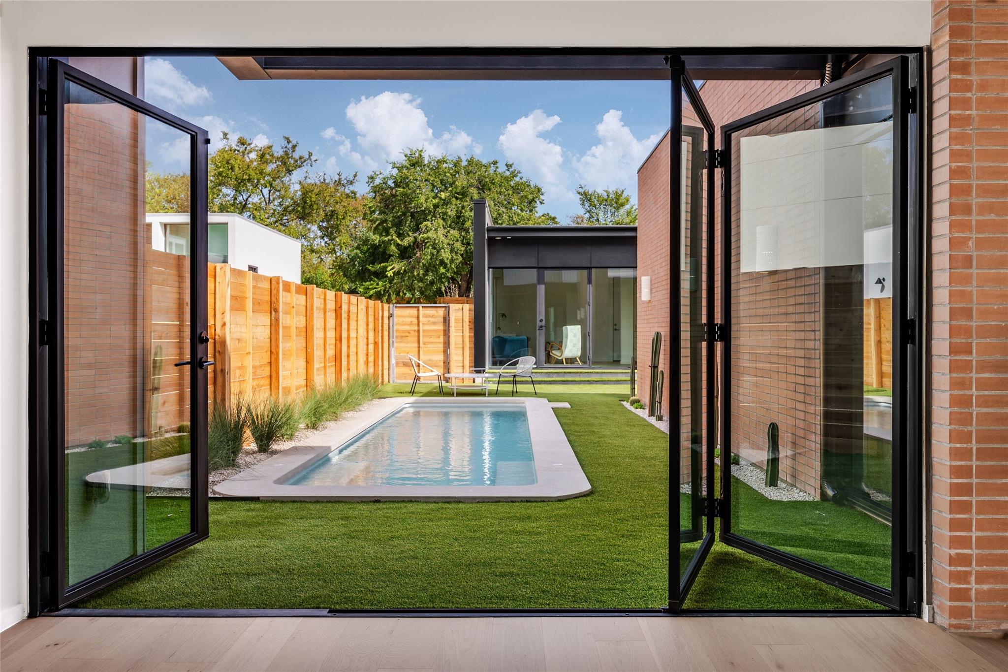 Image 10 of 39 For 2112 Lawnmont Ave