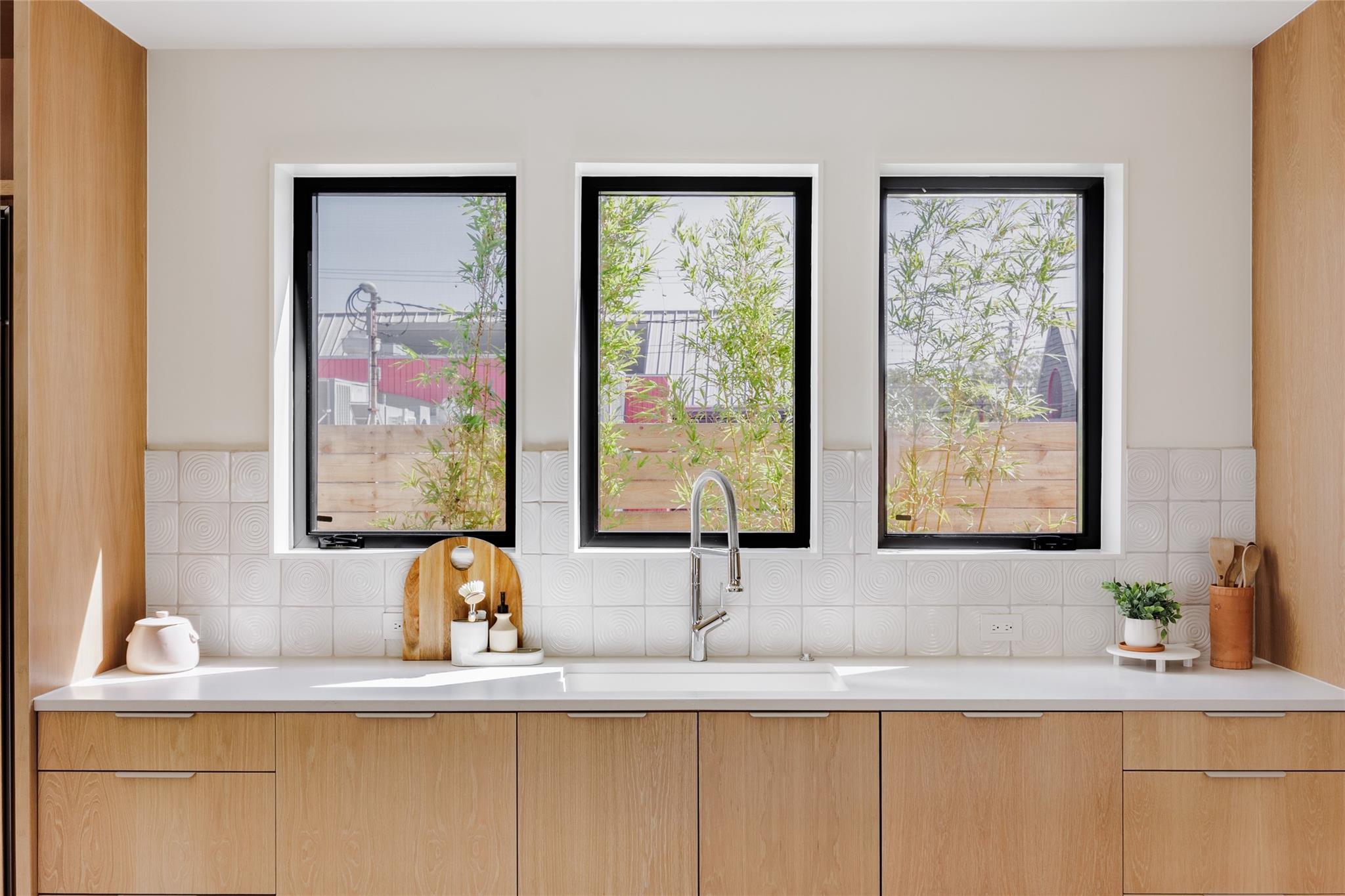 Image 11 of 39 For 2112 Lawnmont Ave