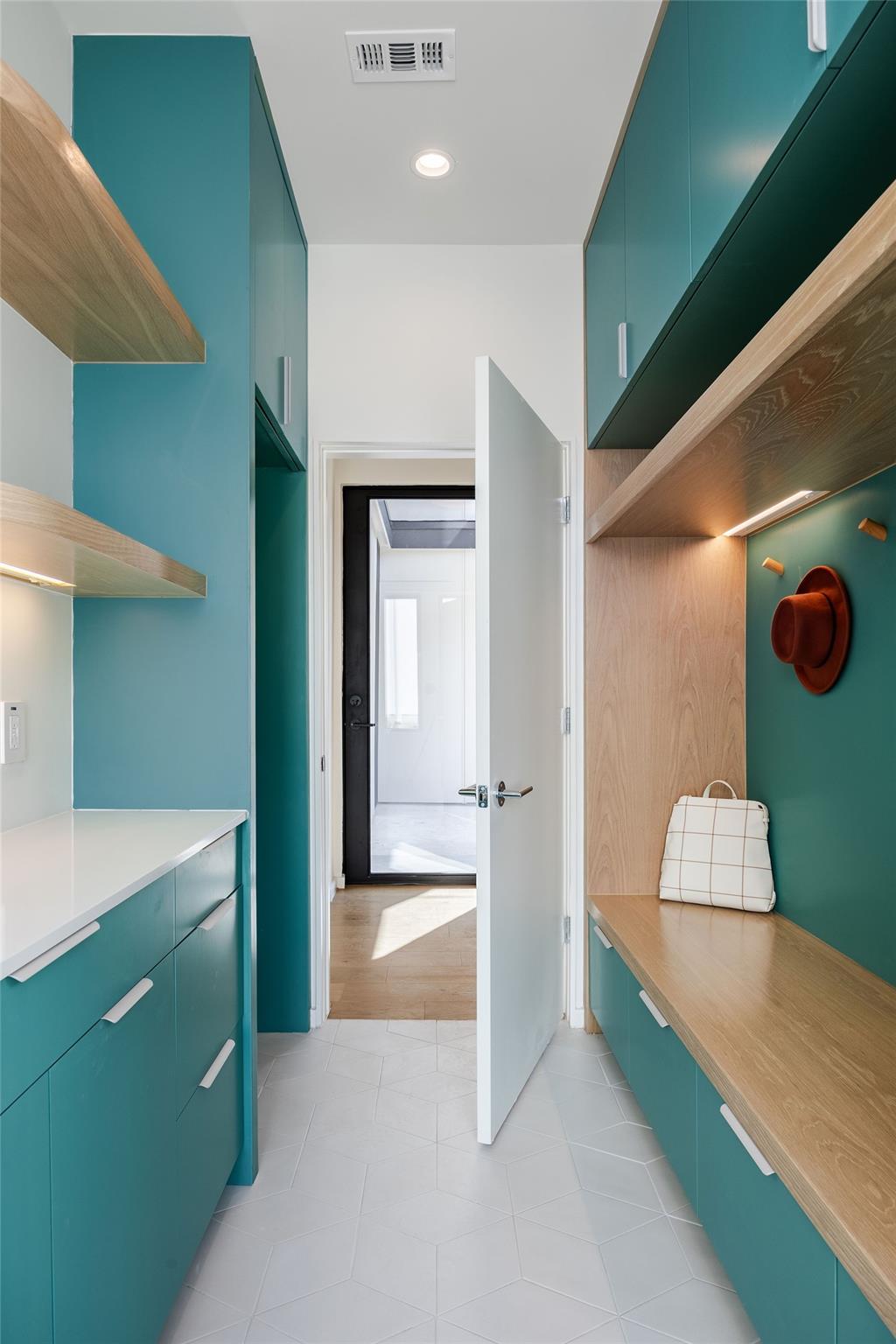 Image 13 of 39 For 2112 Lawnmont Ave