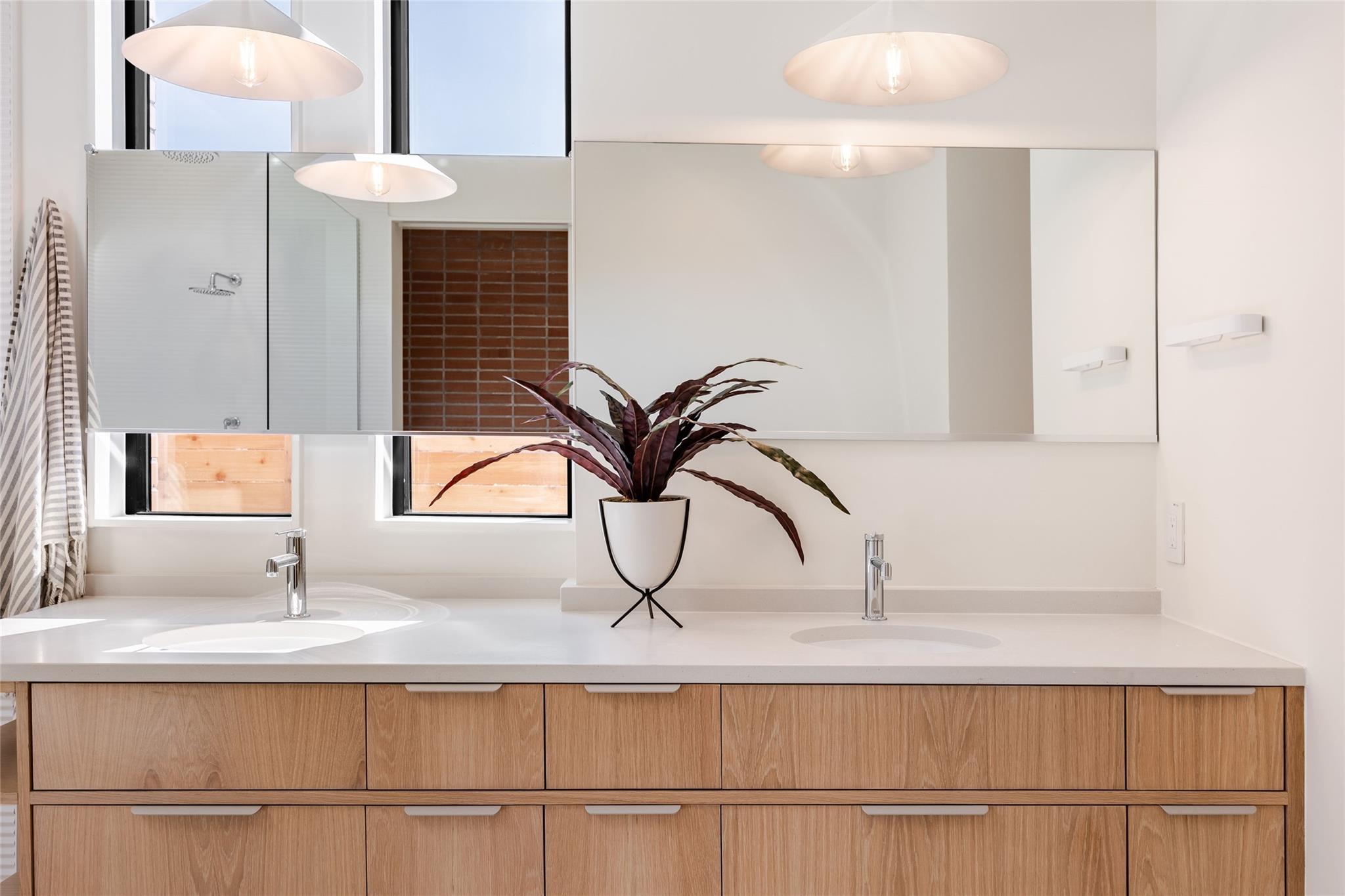 Image 16 of 39 For 2112 Lawnmont Ave