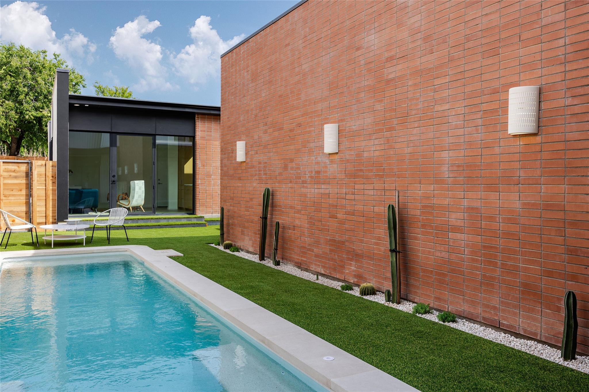 Image 17 of 39 For 2112 Lawnmont Ave