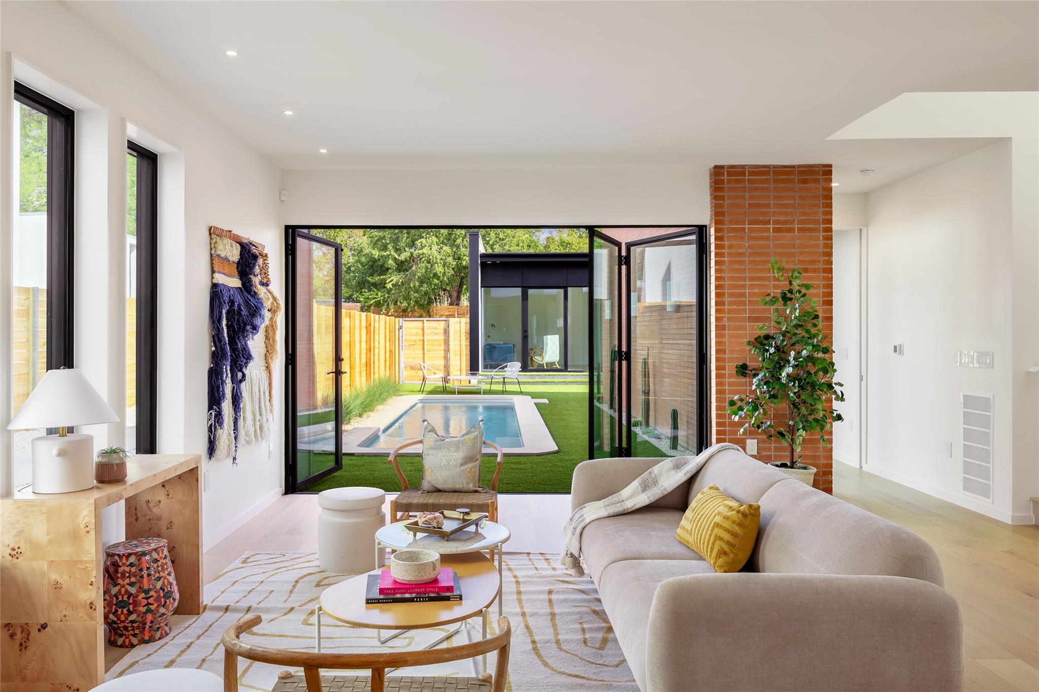 Image 2 of 39 For 2112 Lawnmont Ave