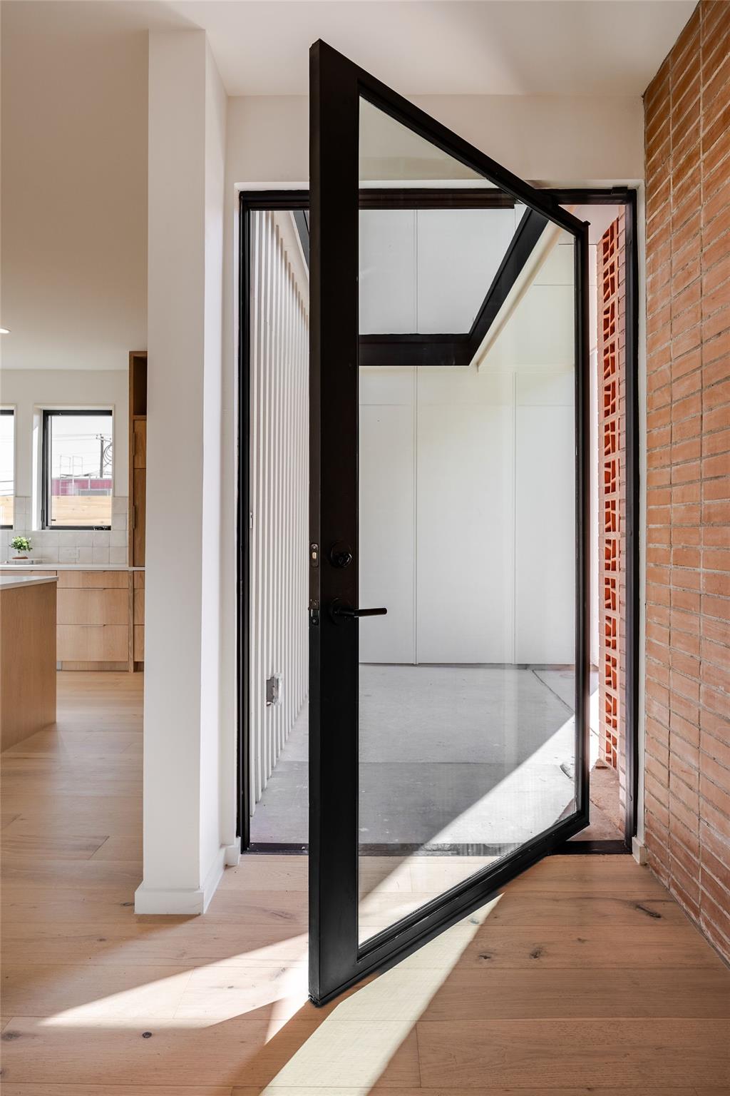 Image 24 of 39 For 2112 Lawnmont Ave