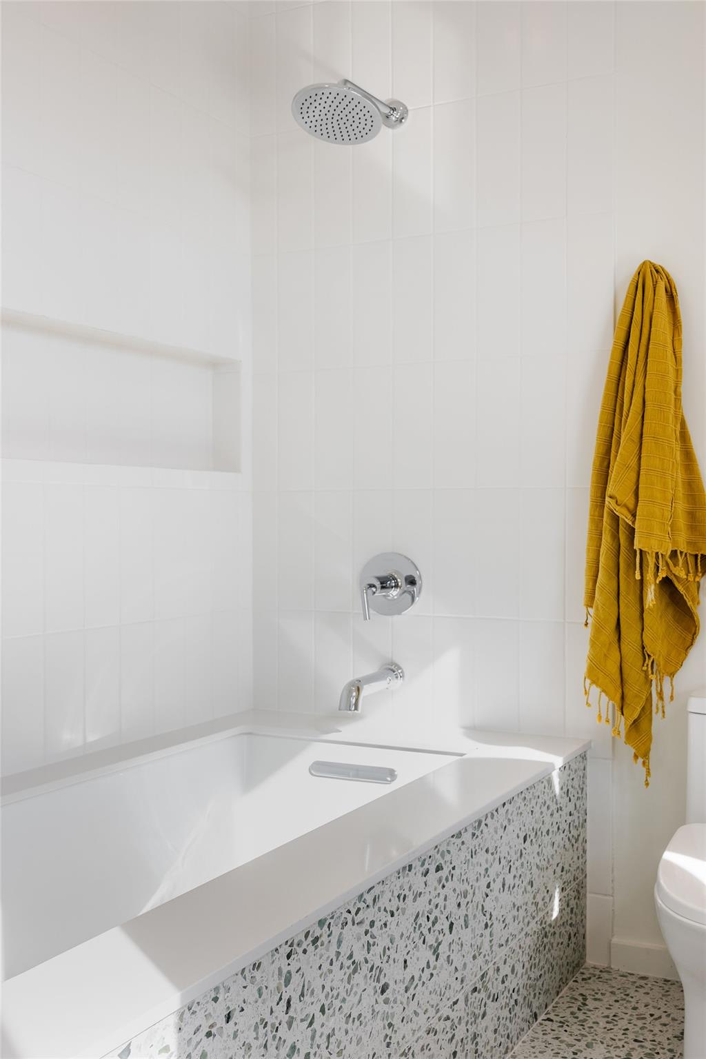 Image 27 of 39 For 2112 Lawnmont Ave