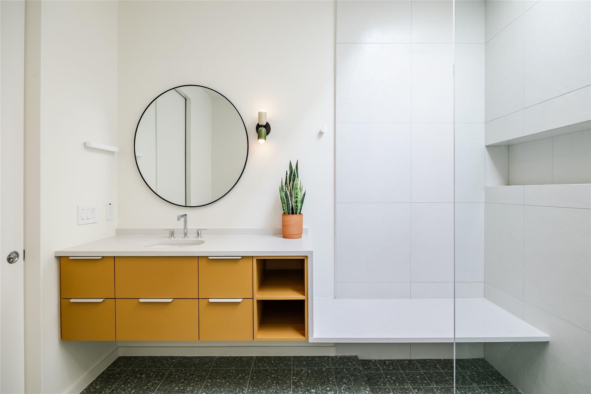 Image 31 of 39 For 2112 Lawnmont Ave