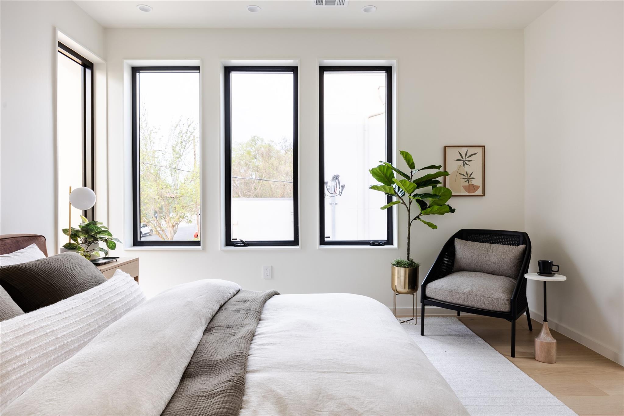 Image 33 of 39 For 2112 Lawnmont Ave