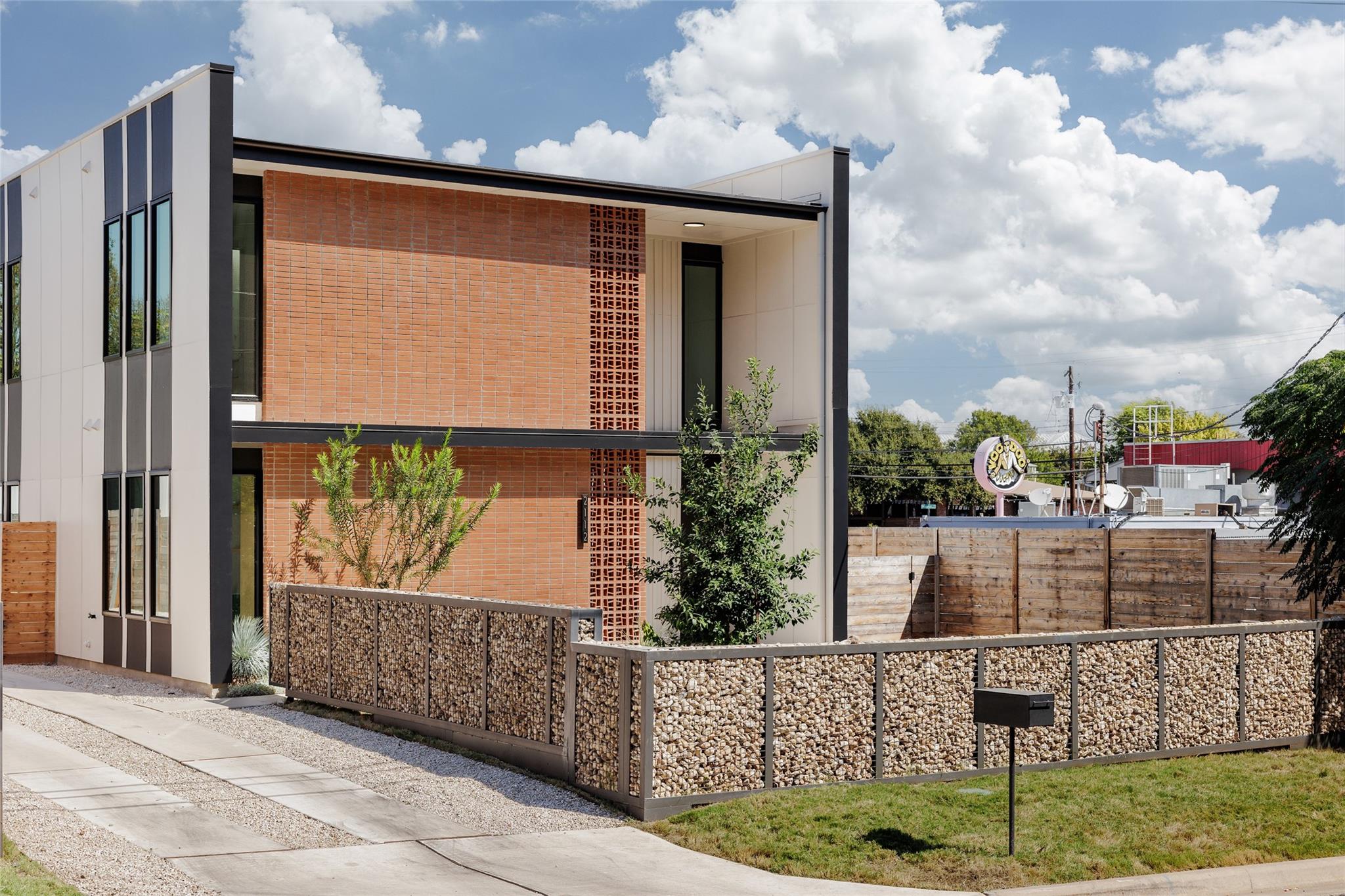 Image 39 of 39 For 2112 Lawnmont Ave