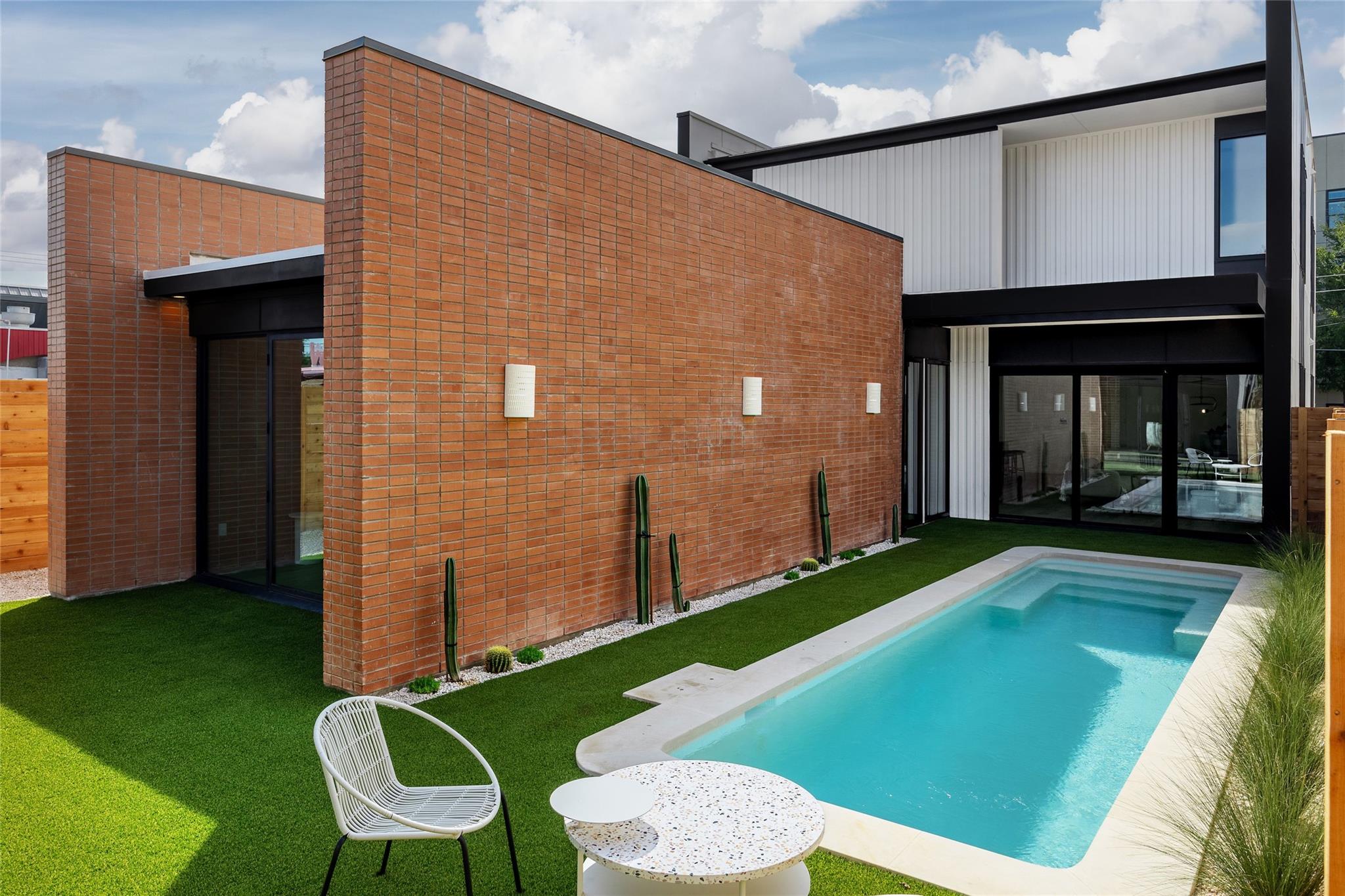 Image 6 of 39 For 2112 Lawnmont Ave