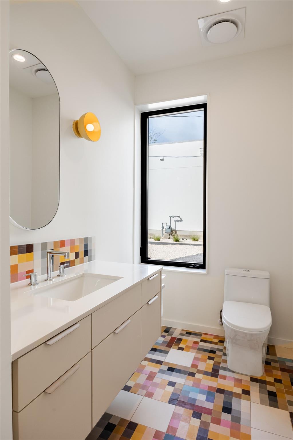 Image 7 of 39 For 2112 Lawnmont Ave