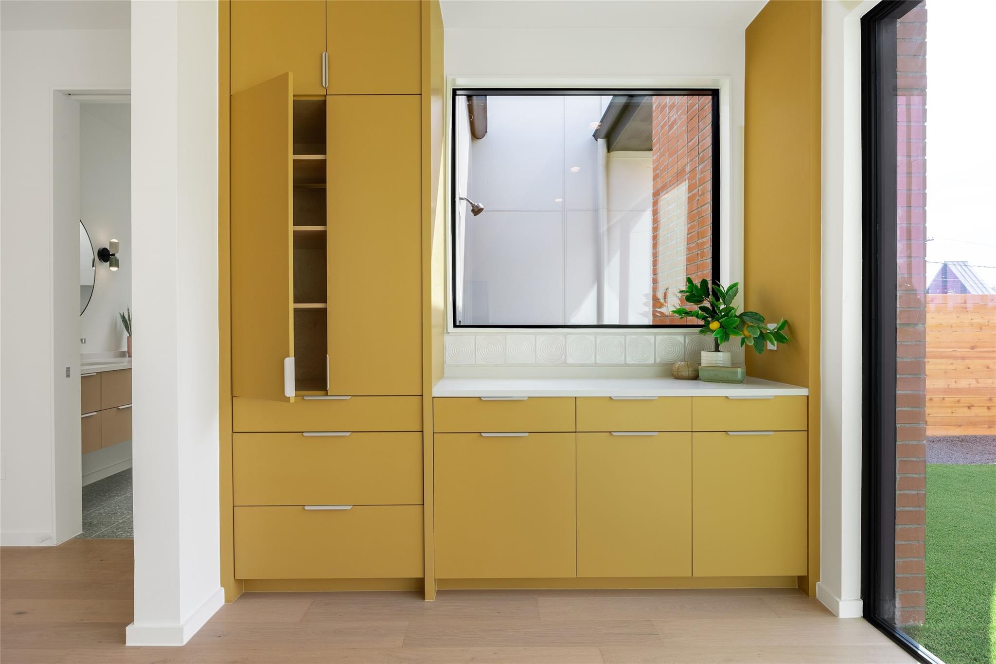 Image 8 of 39 For 2112 Lawnmont Ave