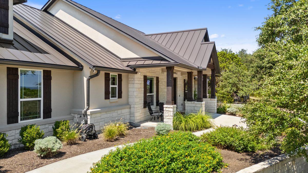 Image 2 of 40 For 291 Southwick Ranch Rd