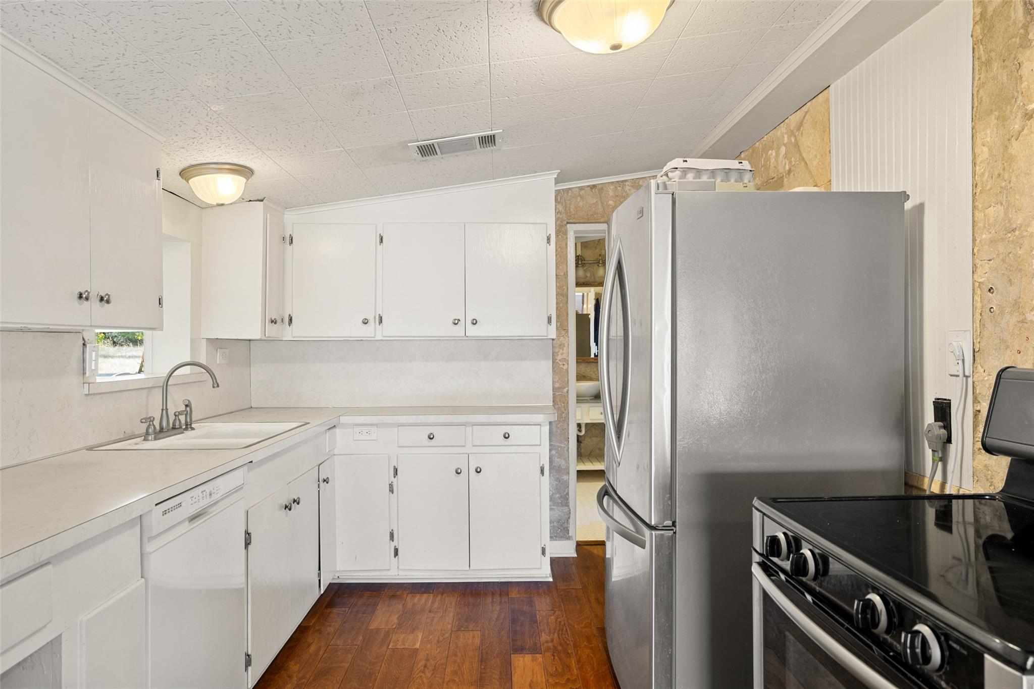 Image 11 of 19 For 5776 Fm 165  