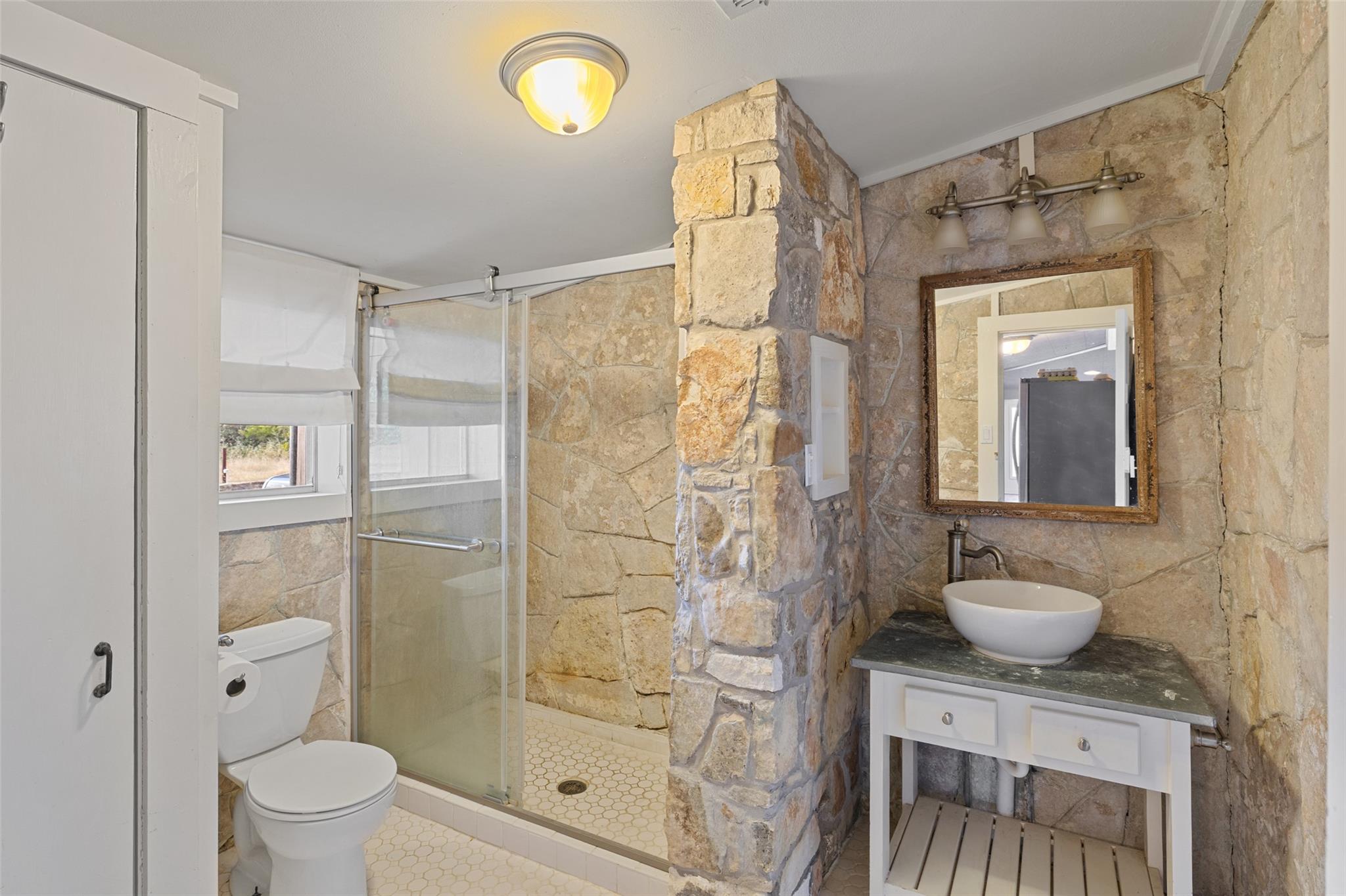 Image 13 of 19 For 5776 Fm 165  